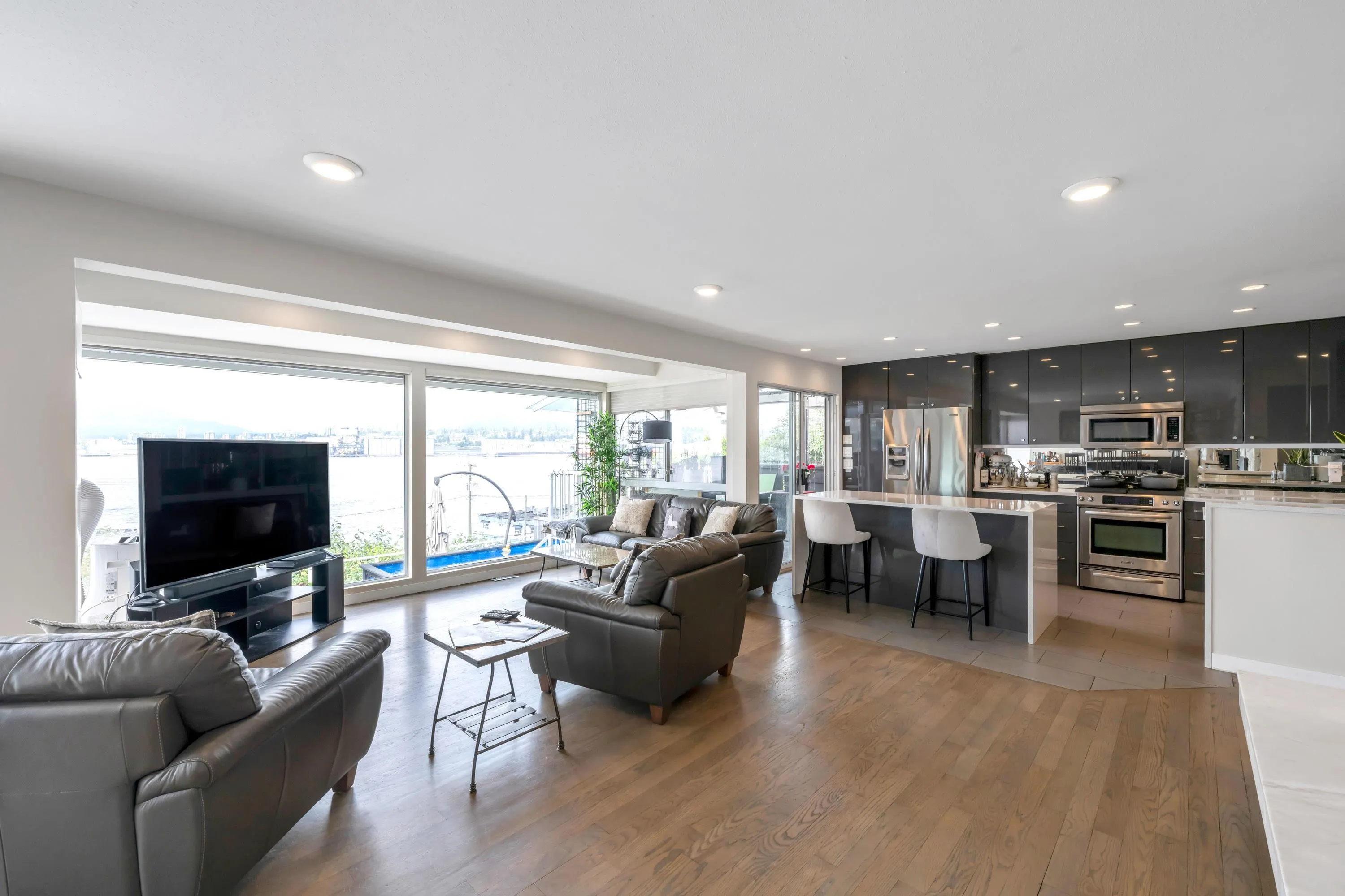 2385 Wall Street