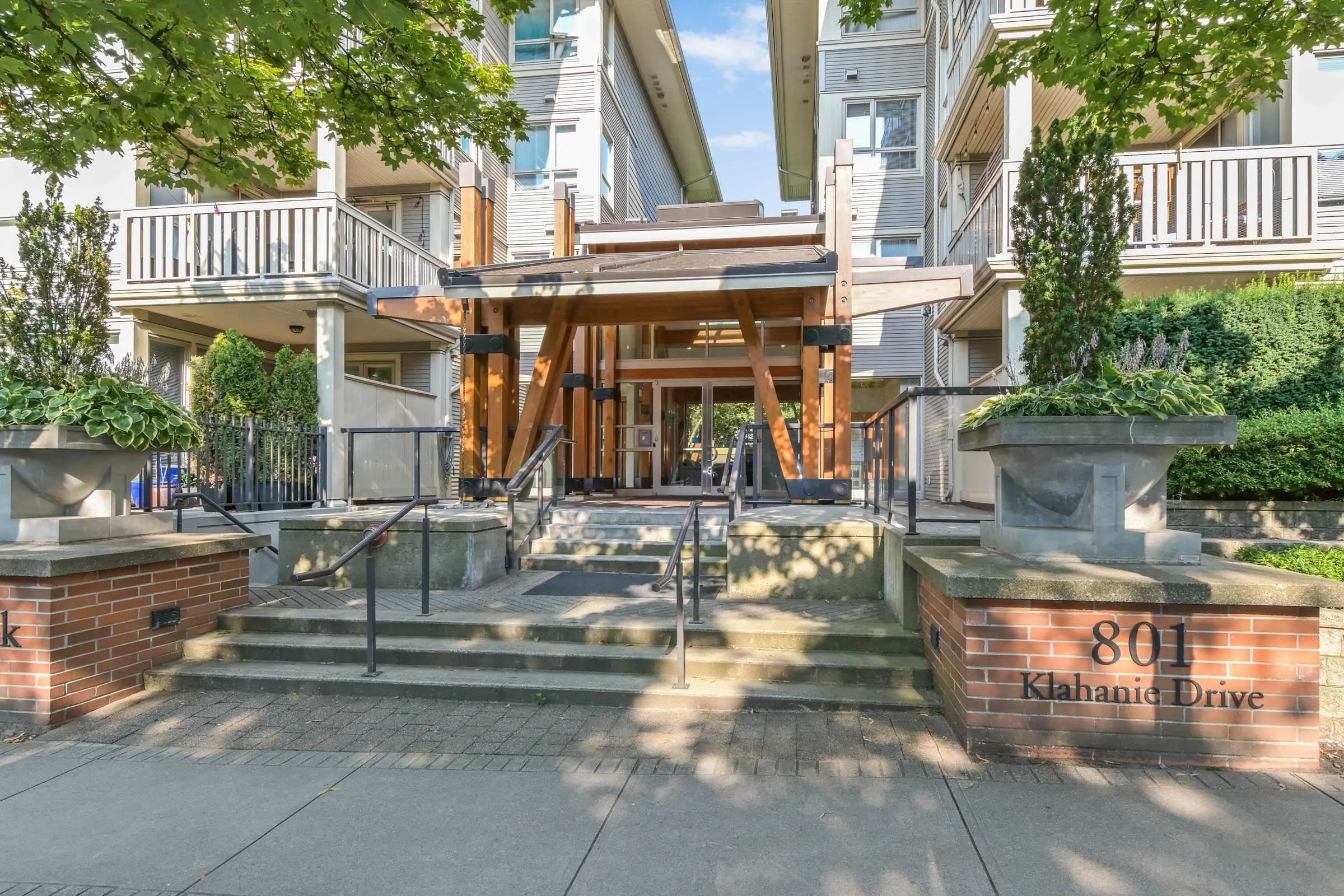 117 801 Klahanie Drive