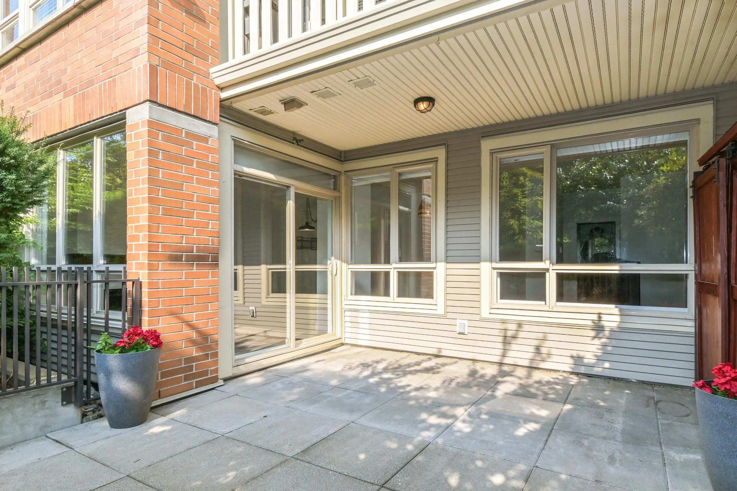 117 801 Klahanie Drive