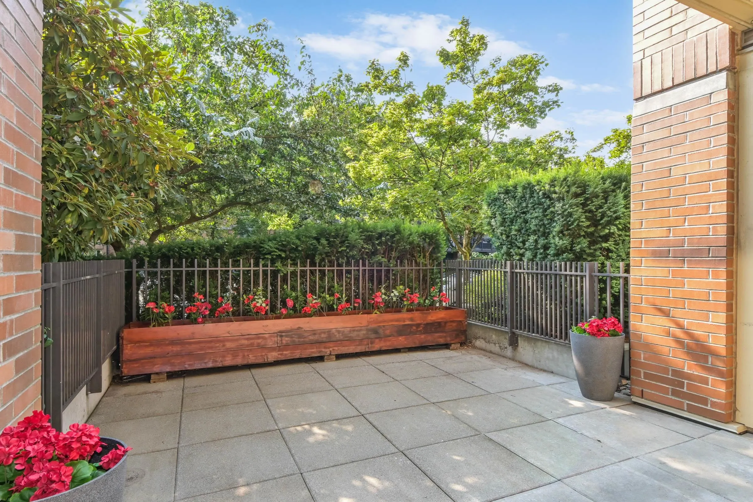 117 801 Klahanie Drive