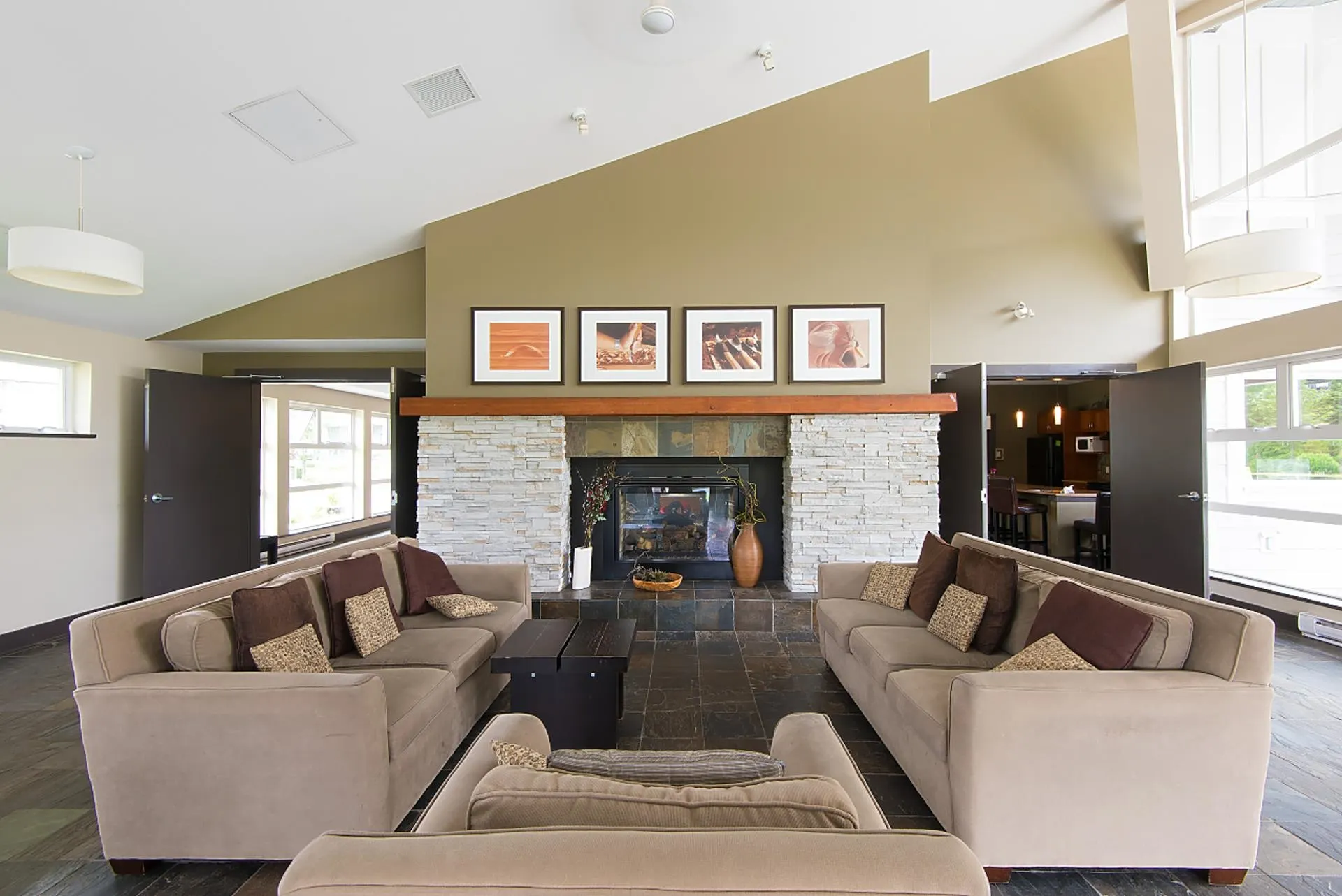 117 801 Klahanie Drive