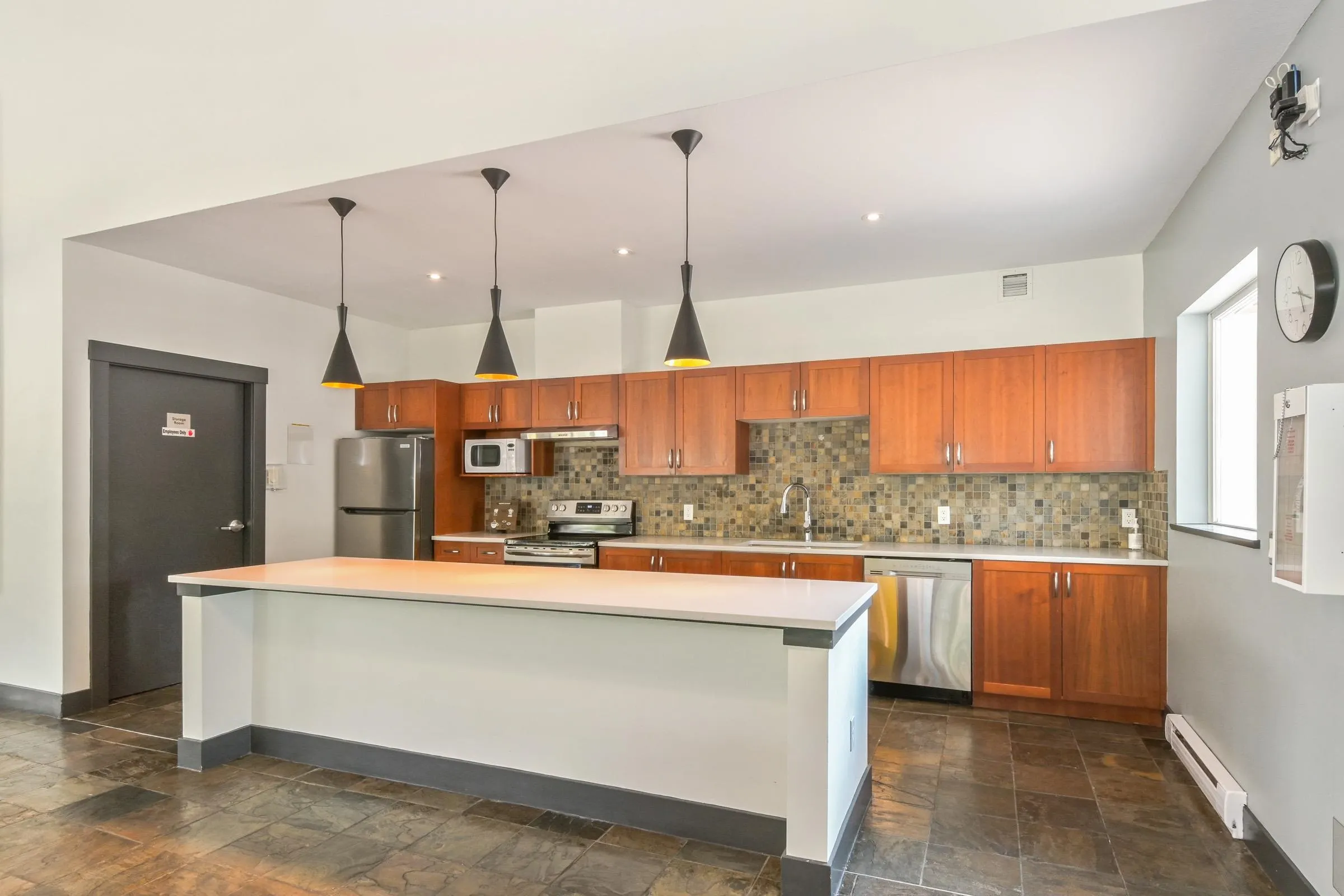 117 801 Klahanie Drive