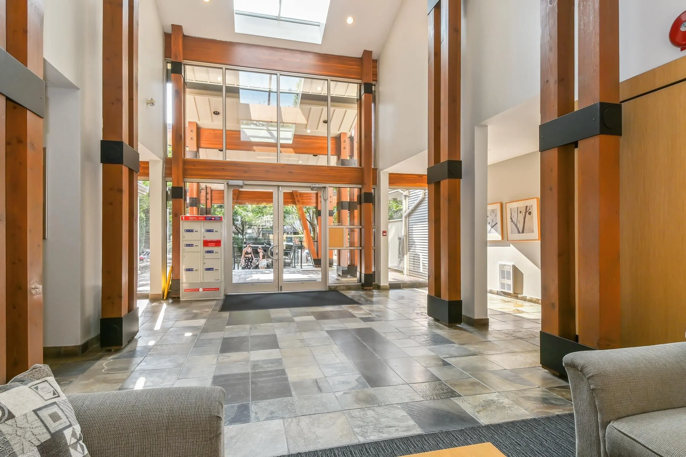 117 801 Klahanie Drive