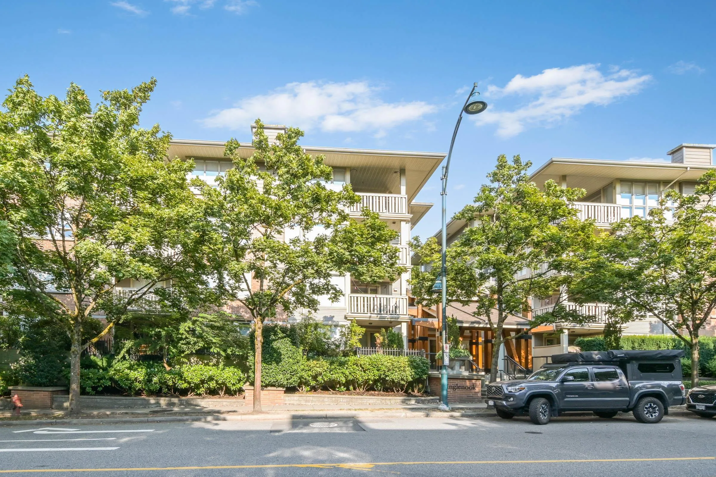 117 801 Klahanie Drive