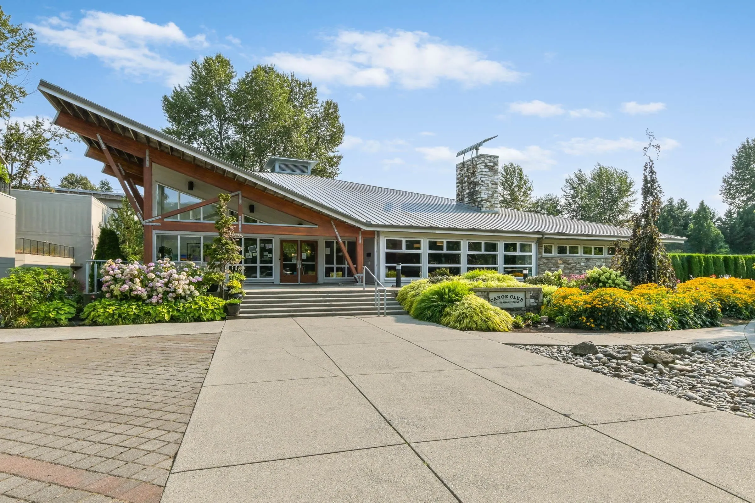 117 801 Klahanie Drive
