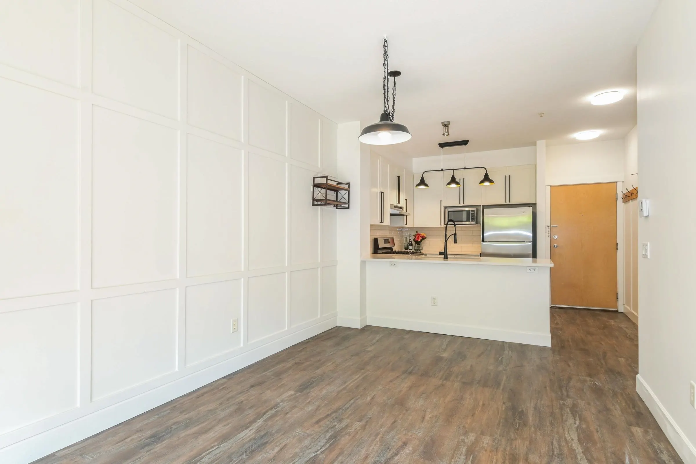 117 801 Klahanie Drive