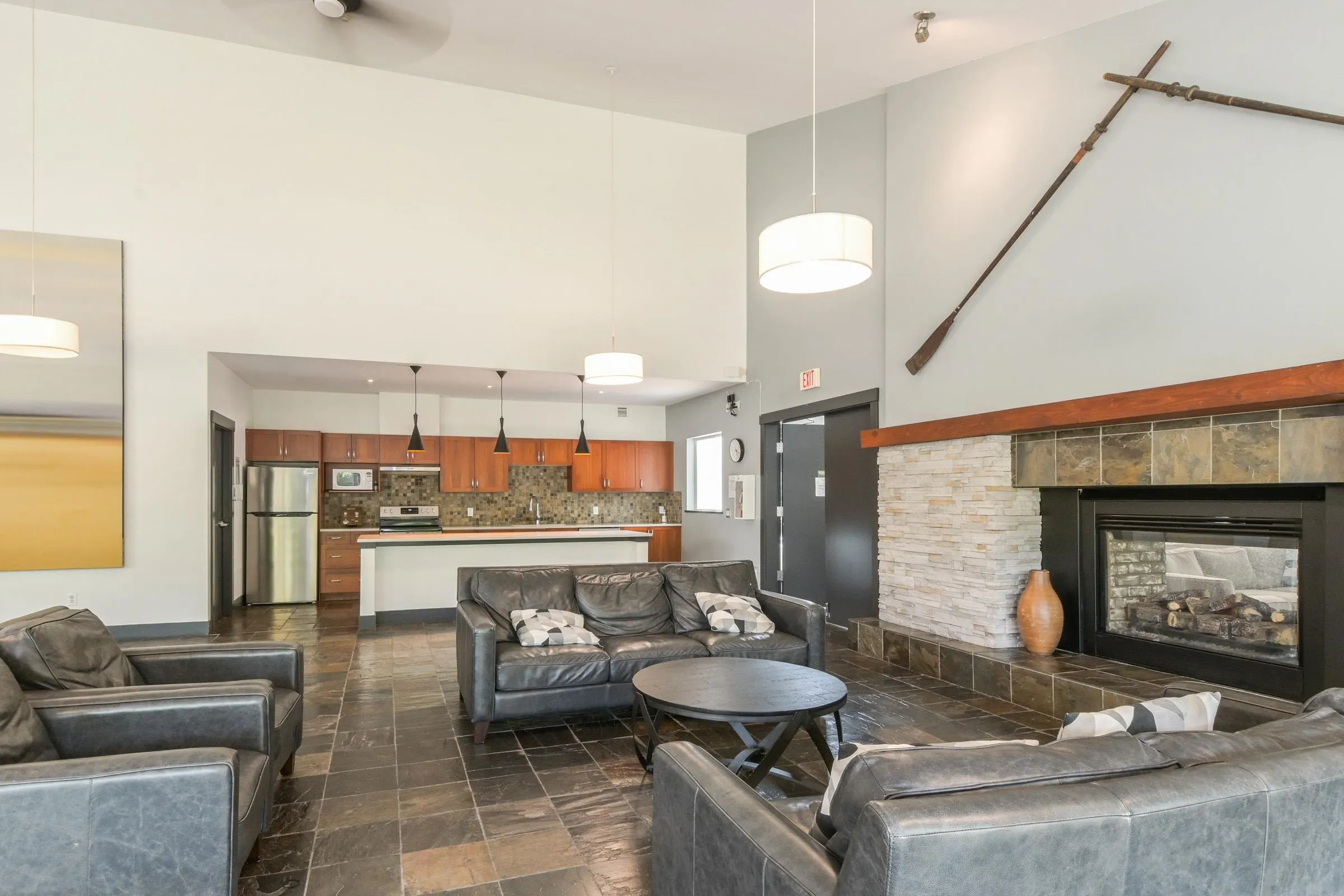 117 801 Klahanie Drive