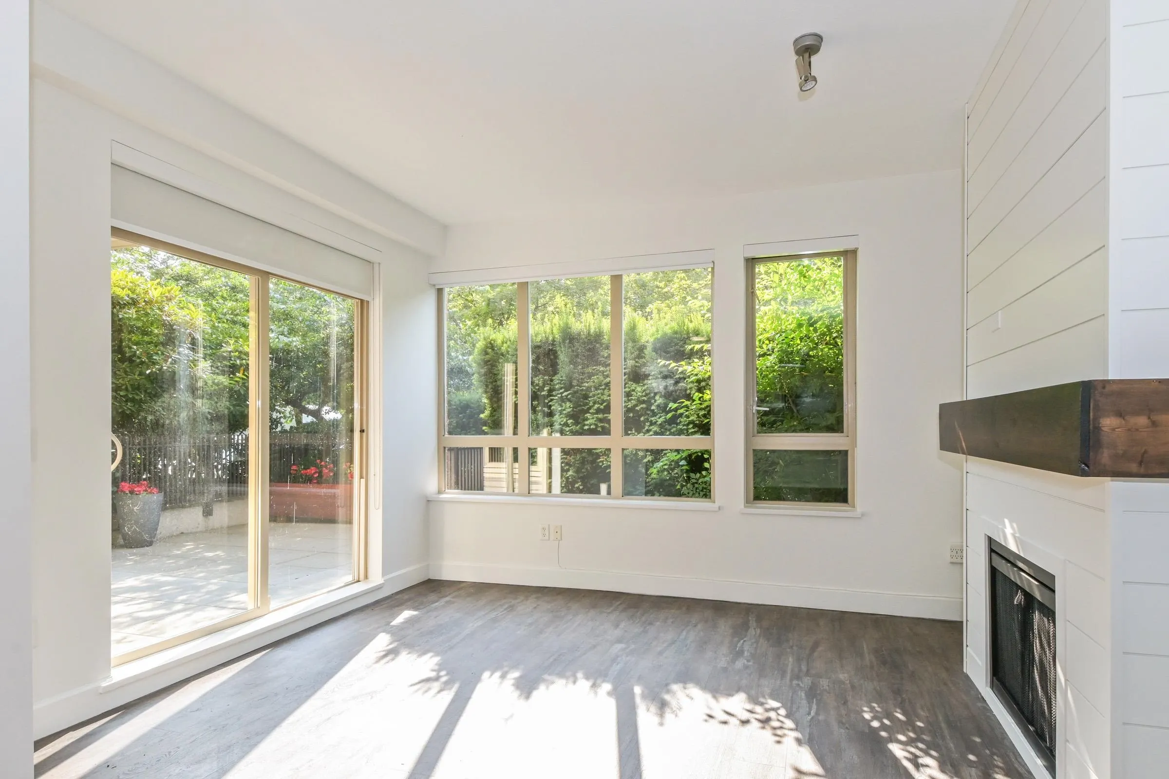 117 801 Klahanie Drive