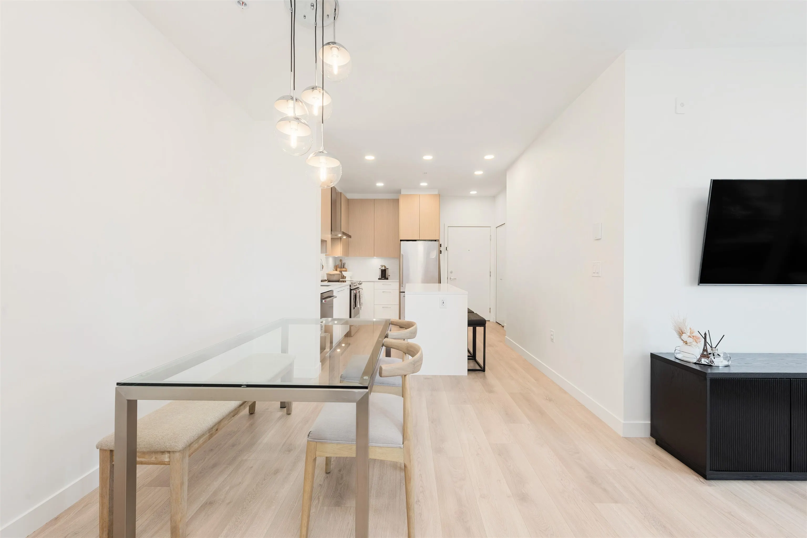 222 7588 16th Street