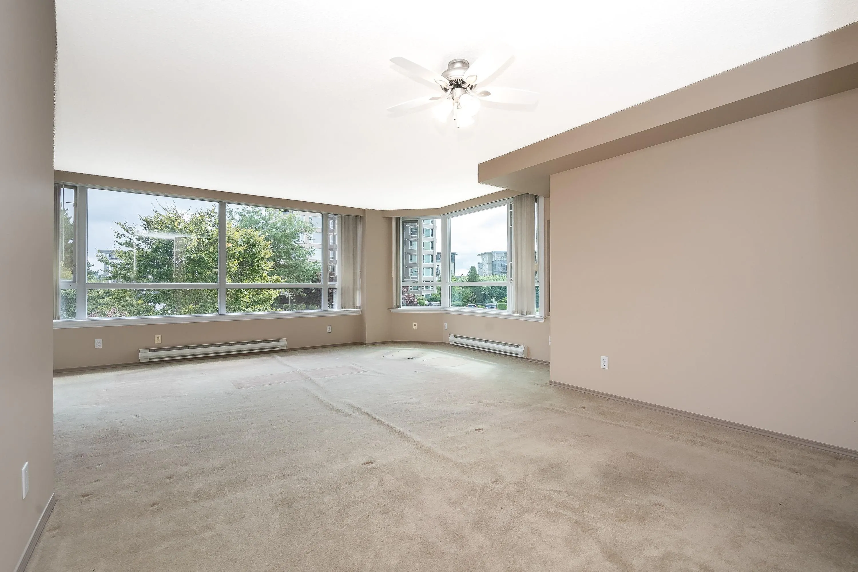 202 3190 Gladwin Road