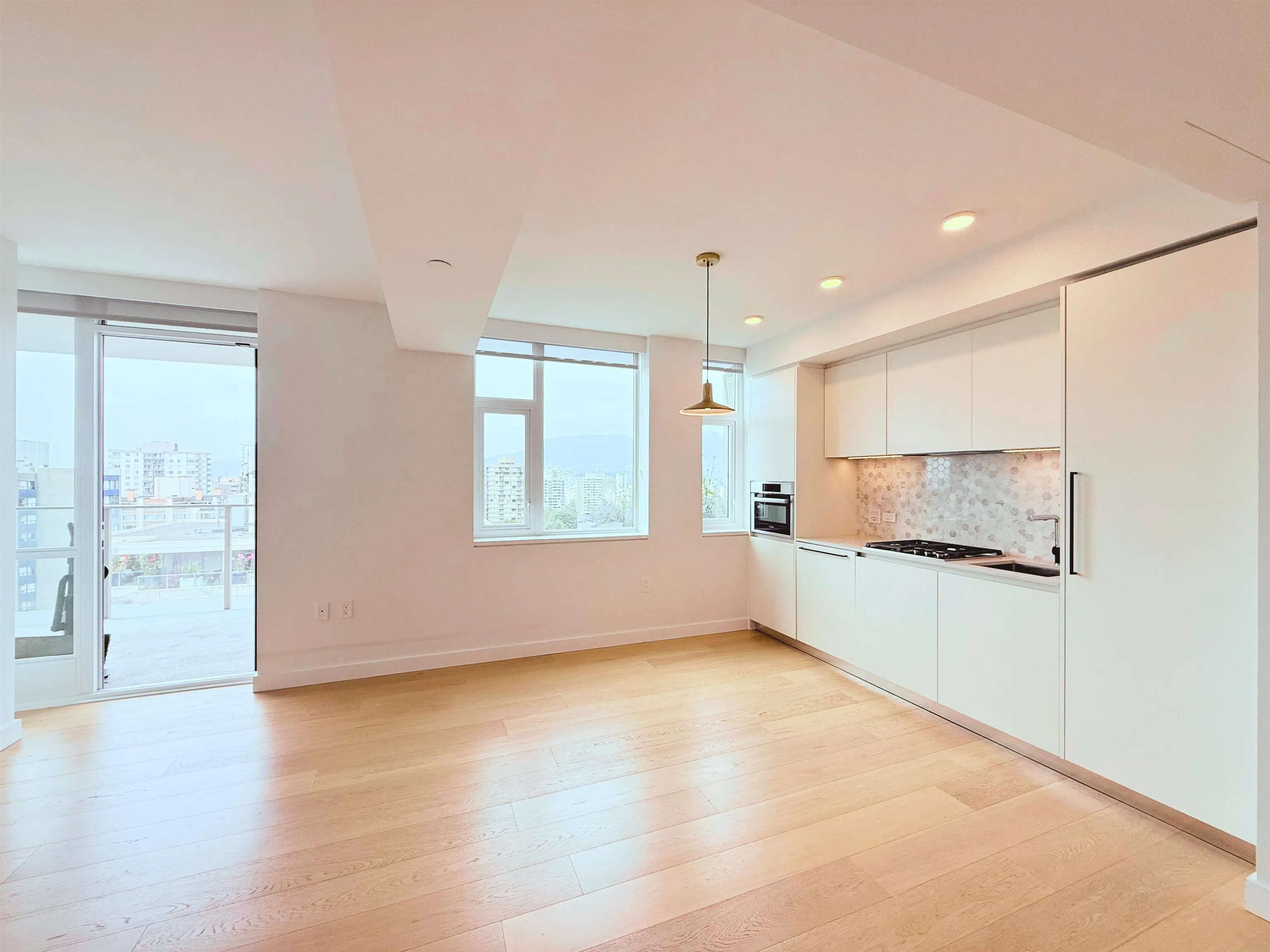 110x 1180 Broughton Street