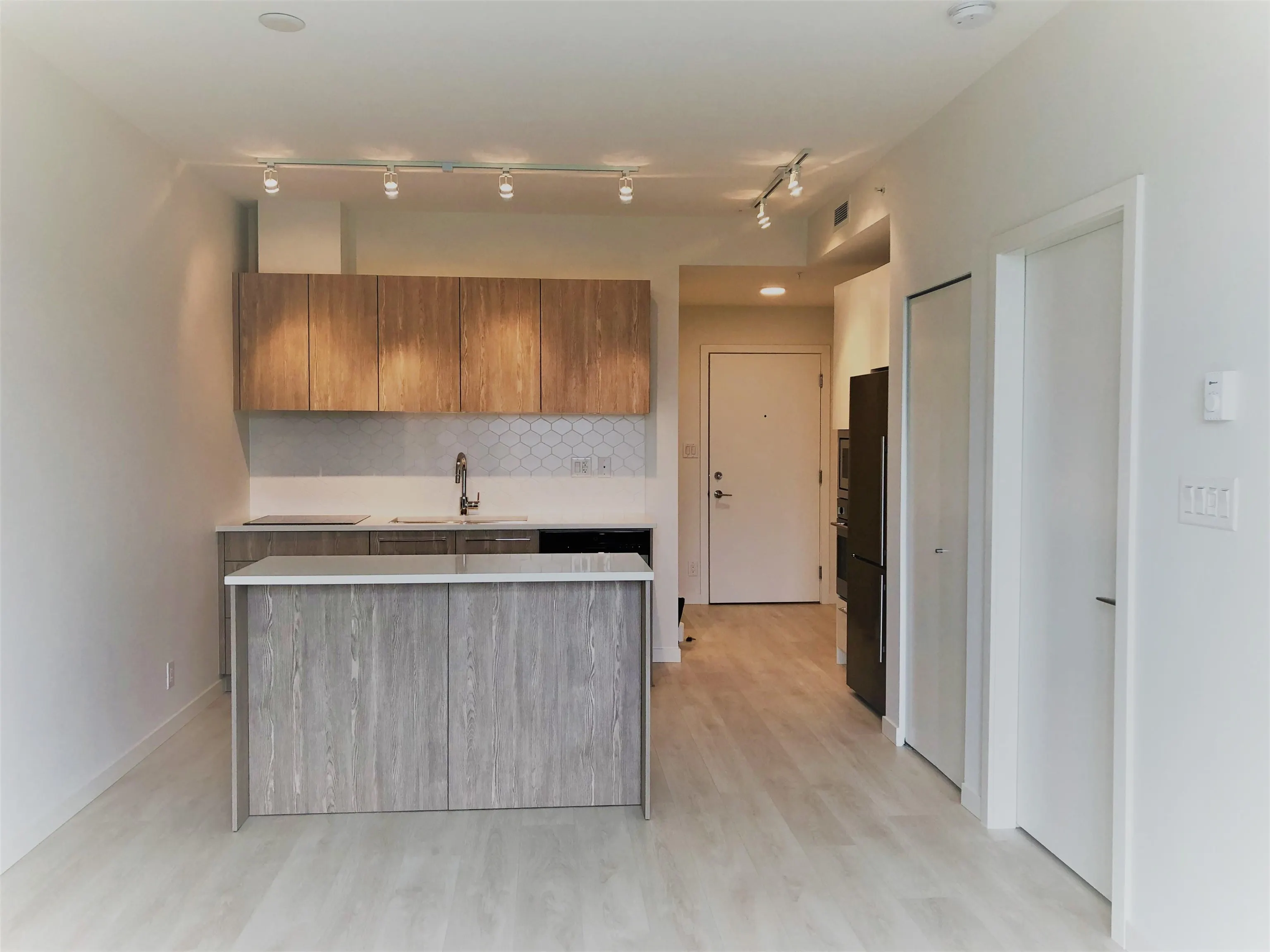 1905 691 North Road