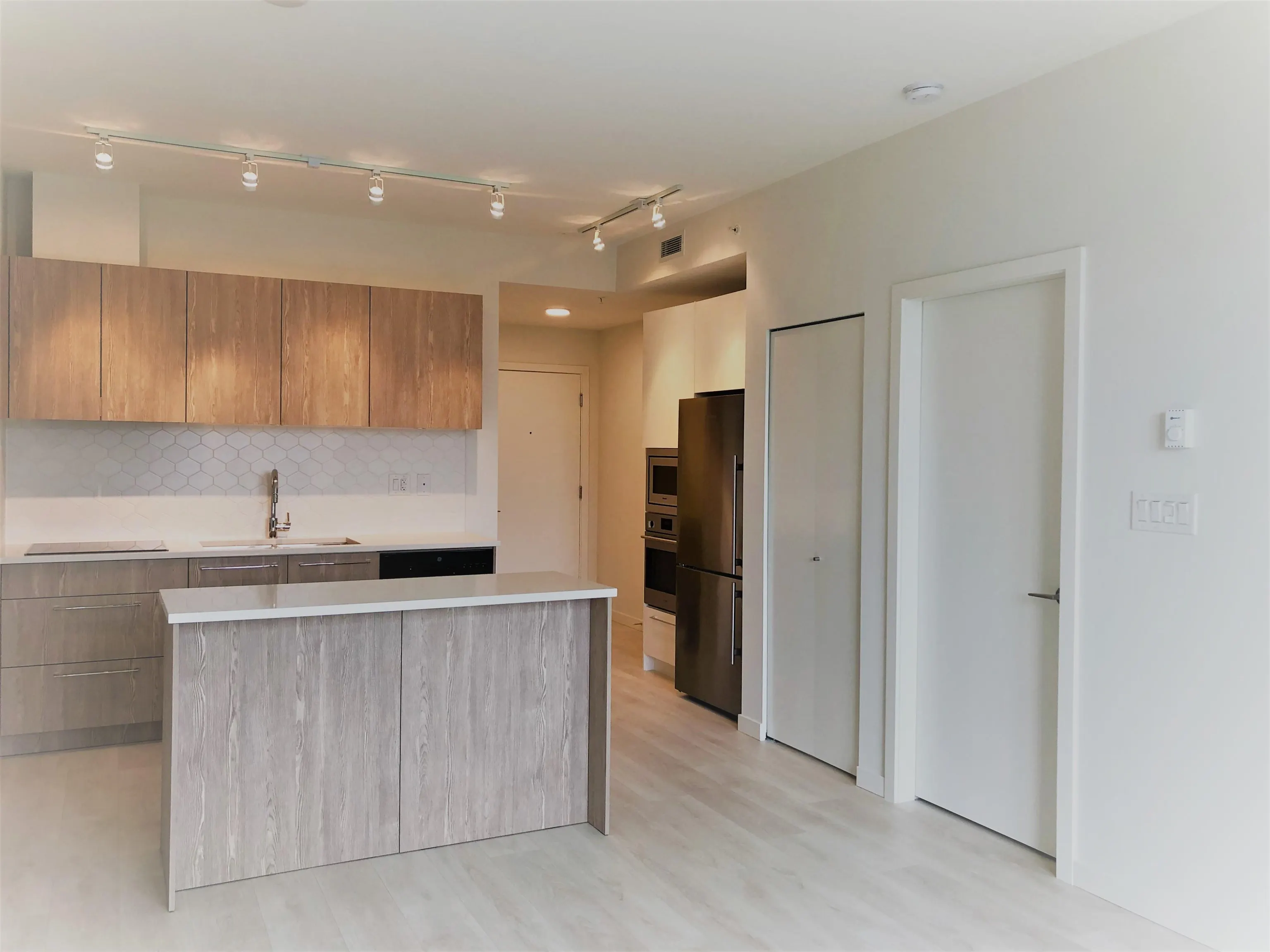 1905 691 North Road
