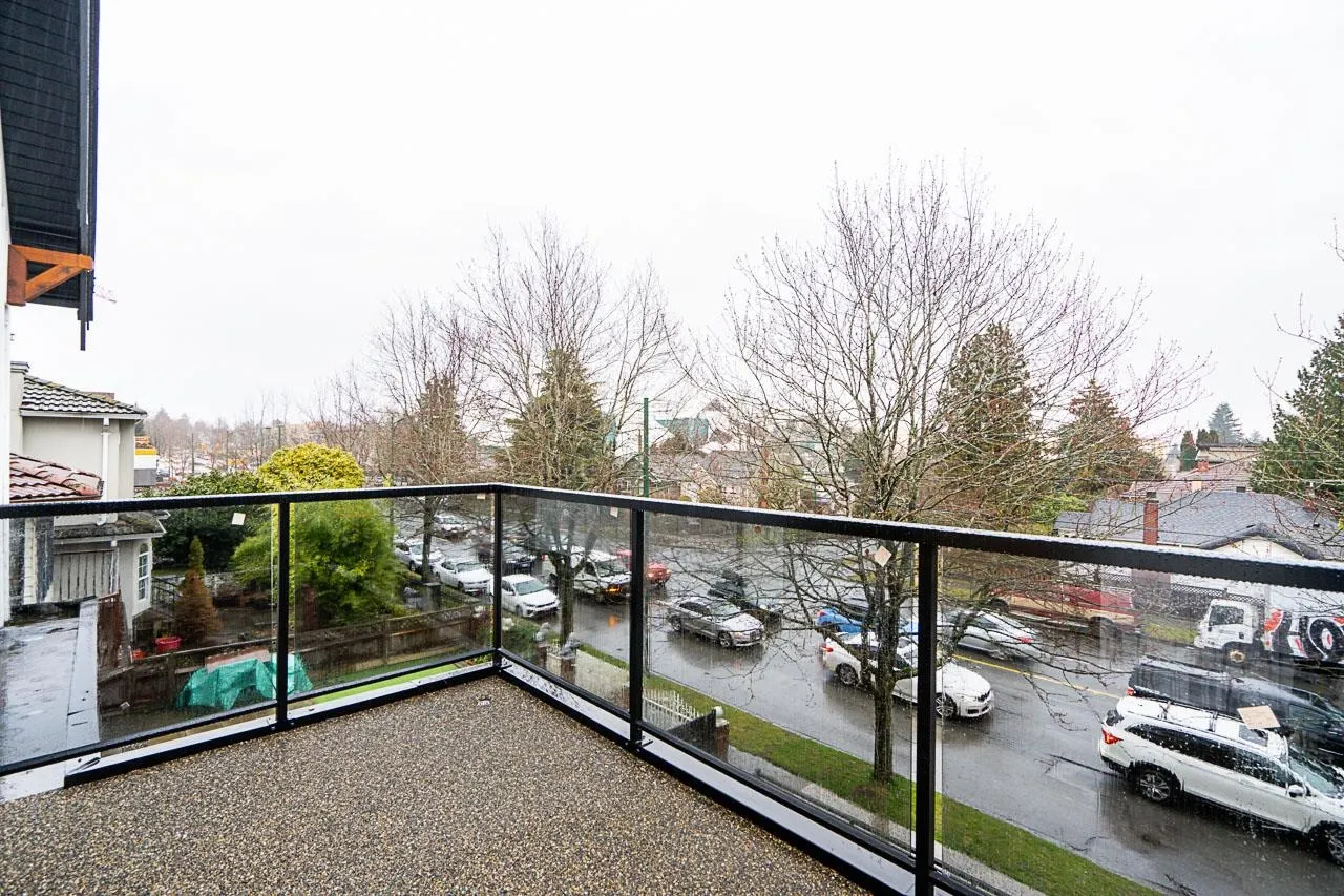 1 2753 Nanaimo Street