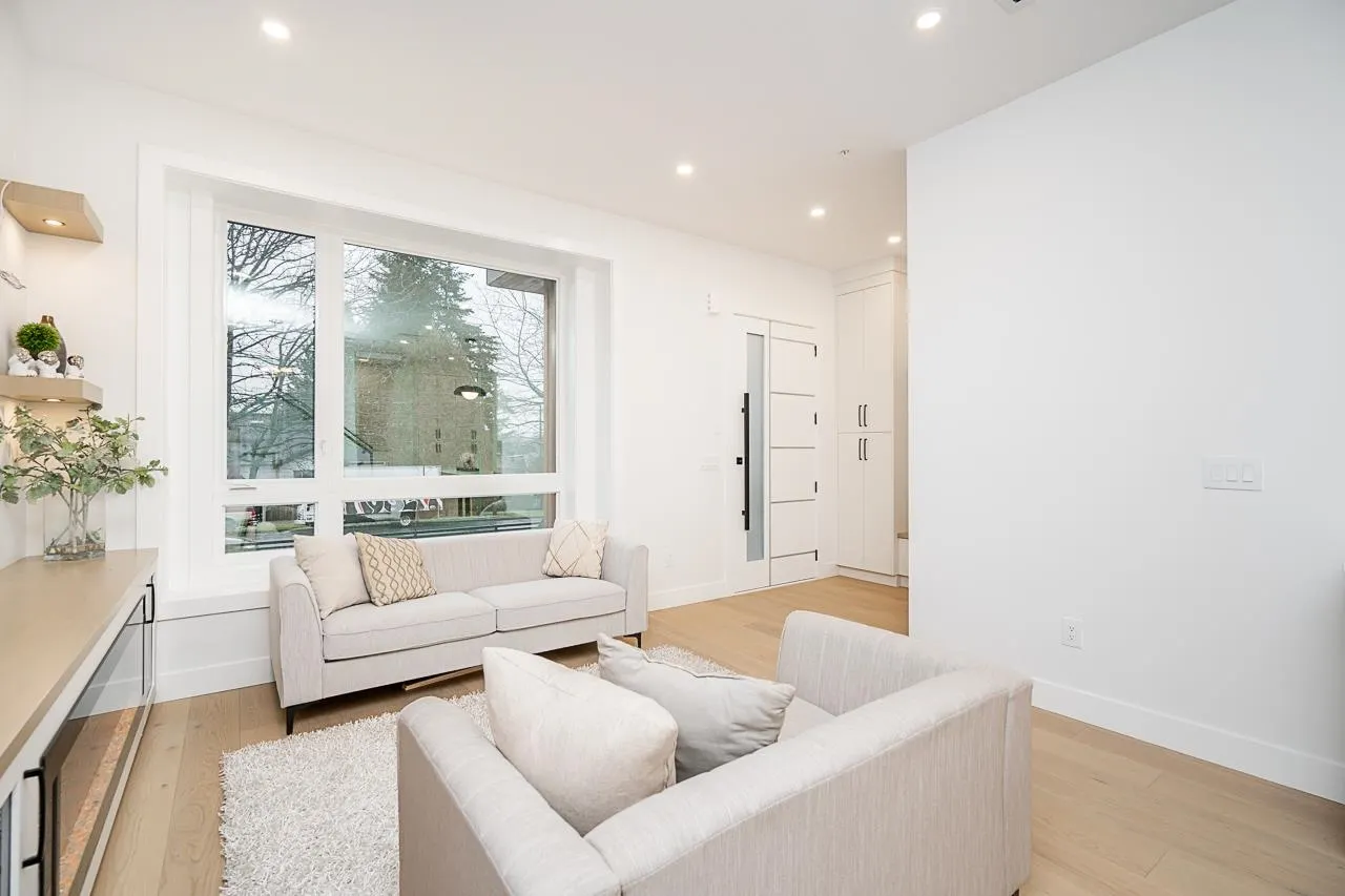 1 2753 Nanaimo Street