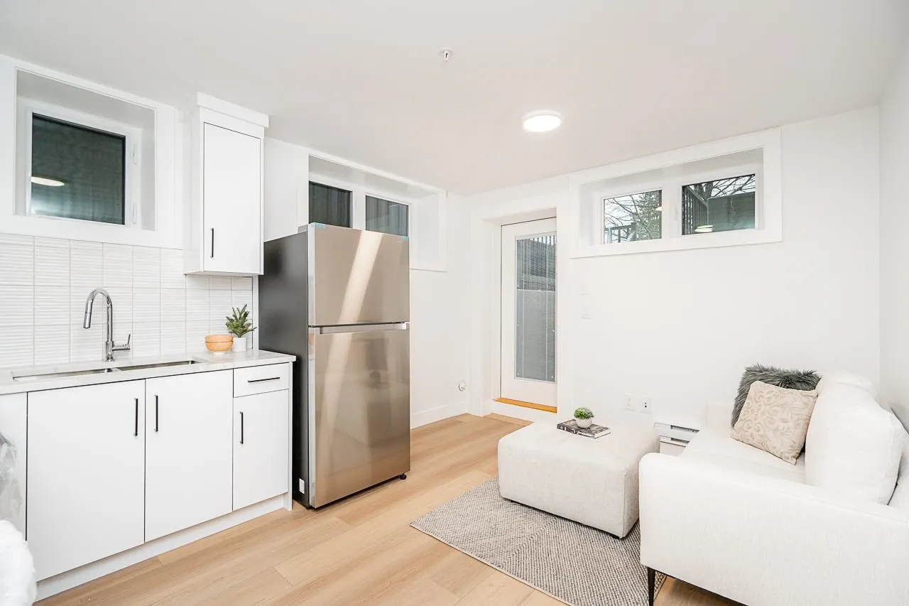 1 2753 Nanaimo Street