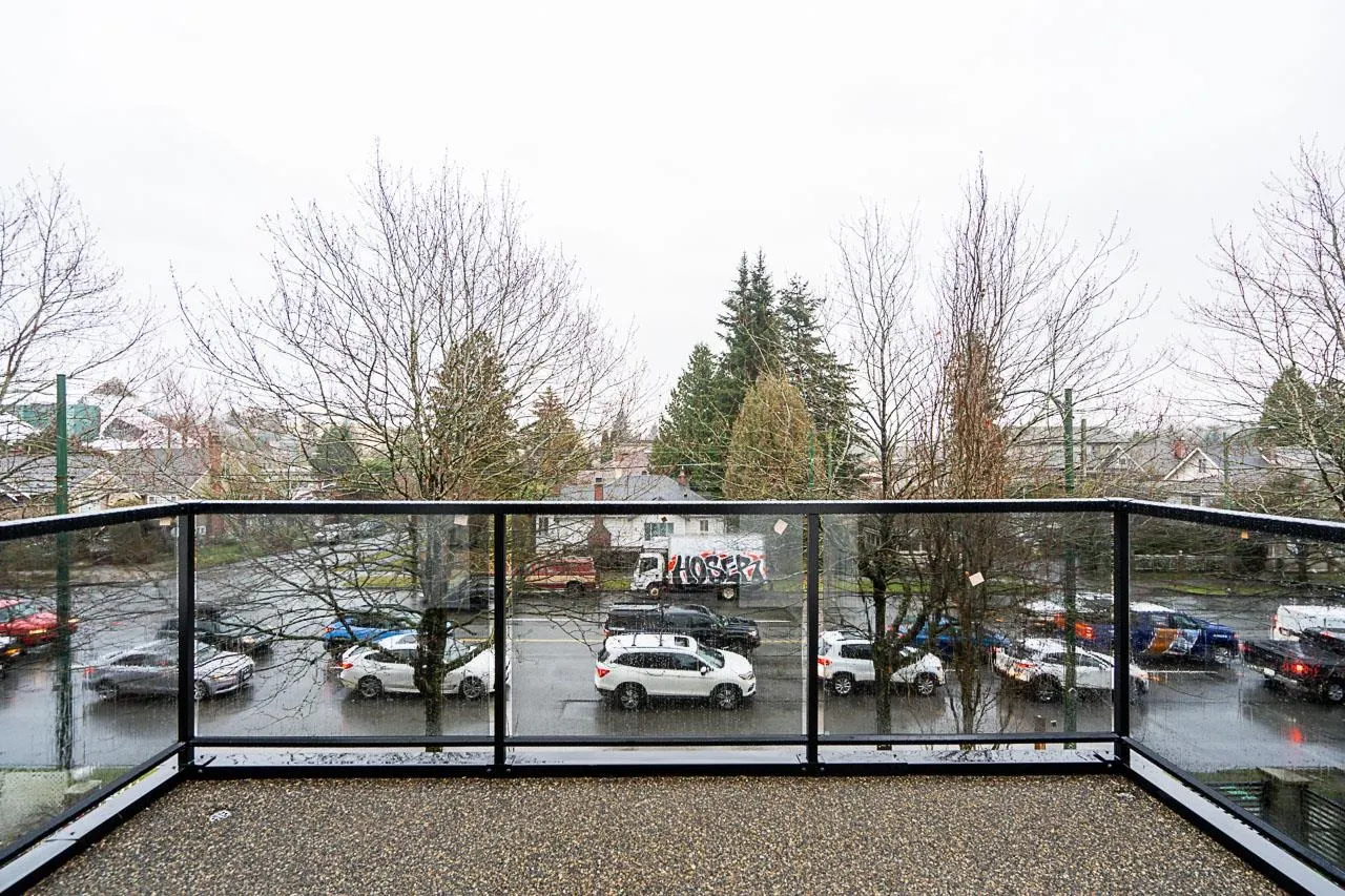 1 2753 Nanaimo Street
