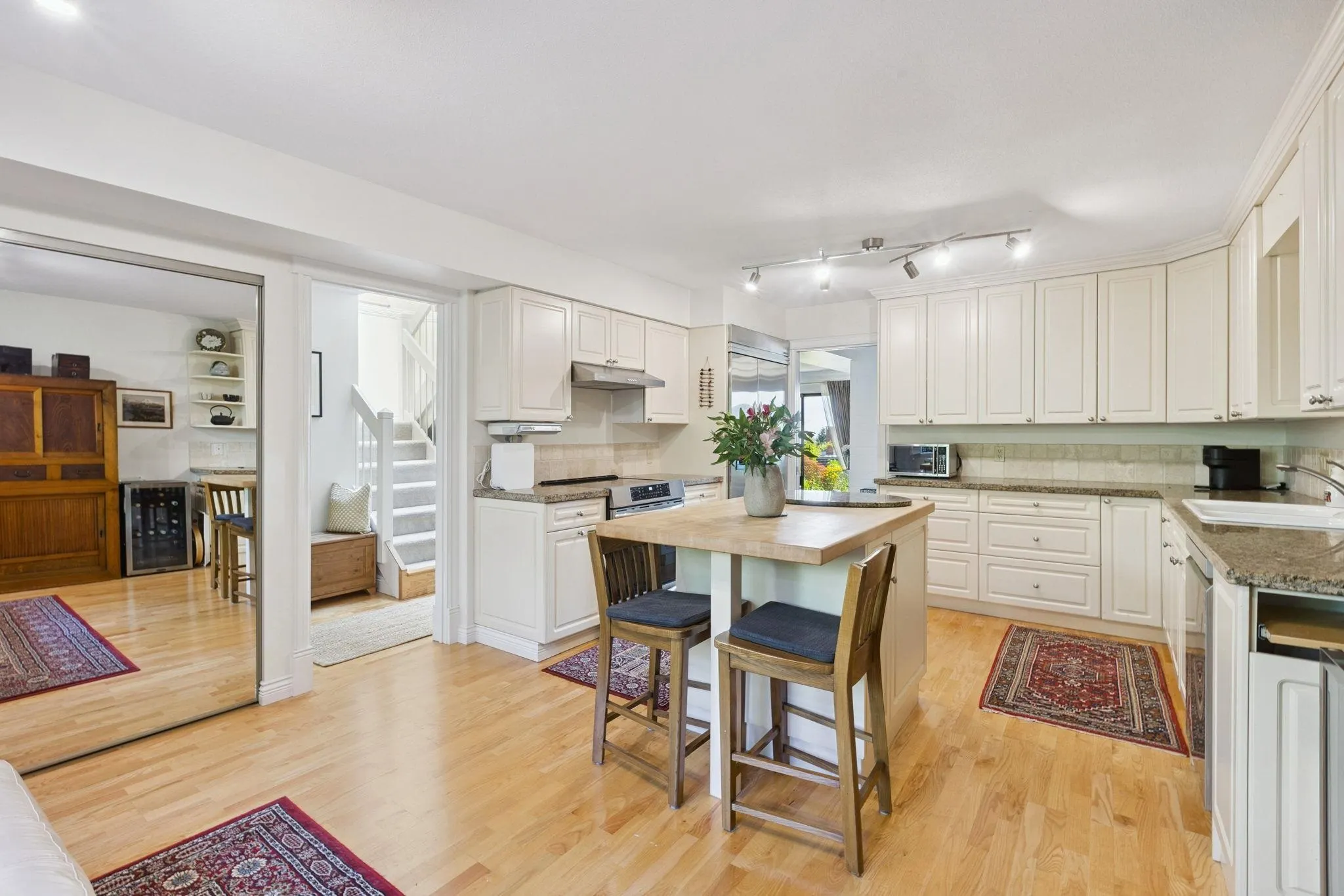 24 2214 Folkestone Way