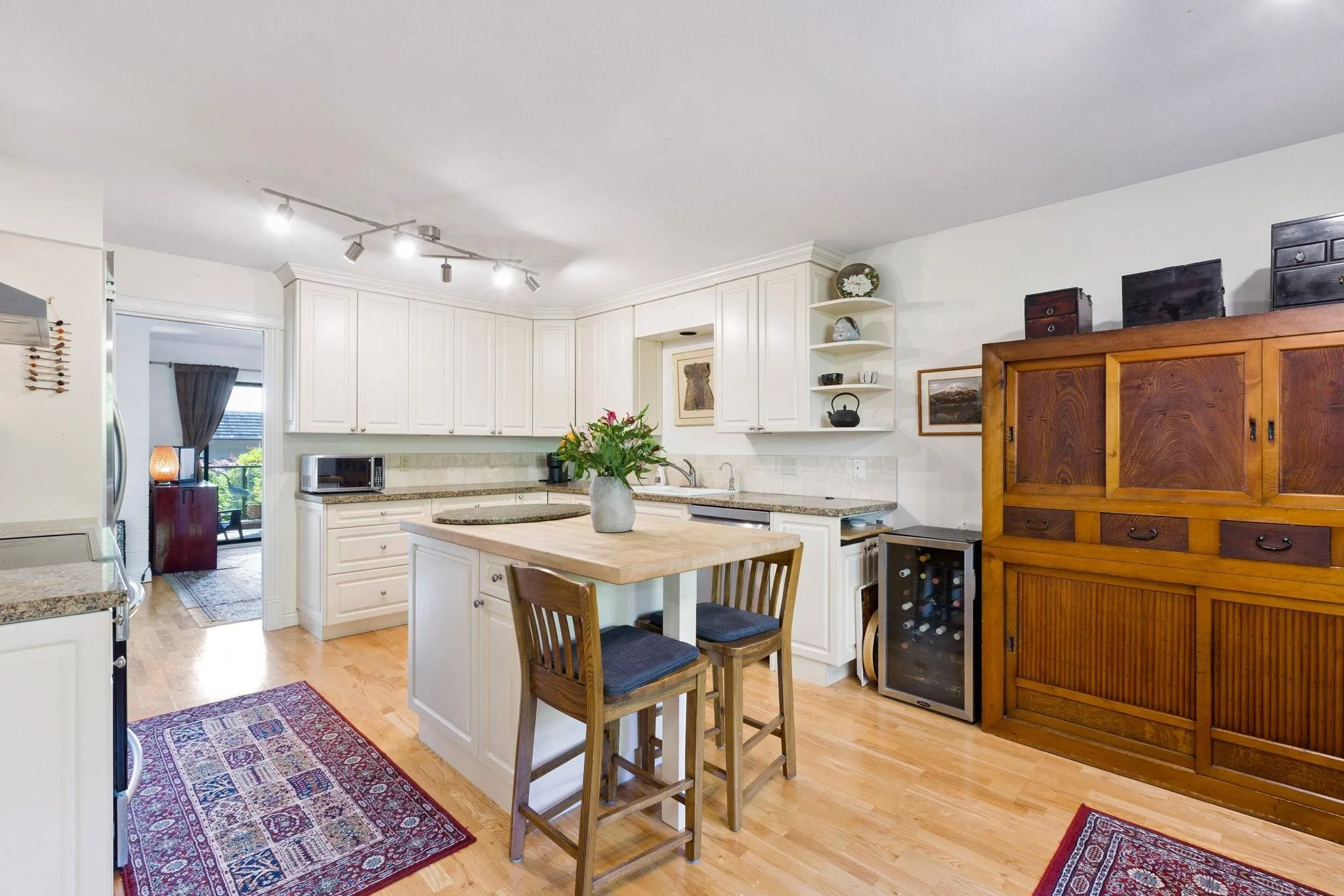 24 2214 Folkestone Way