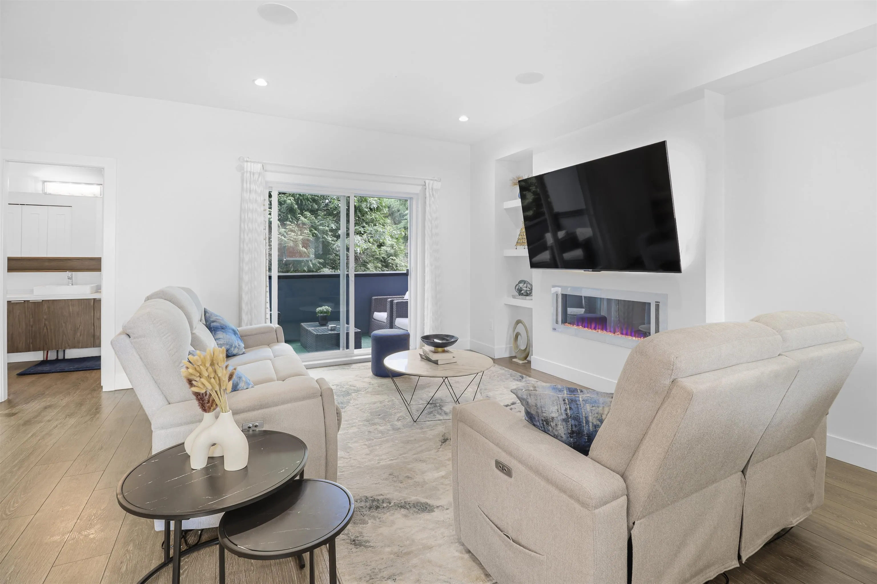 16 1670 160 Street