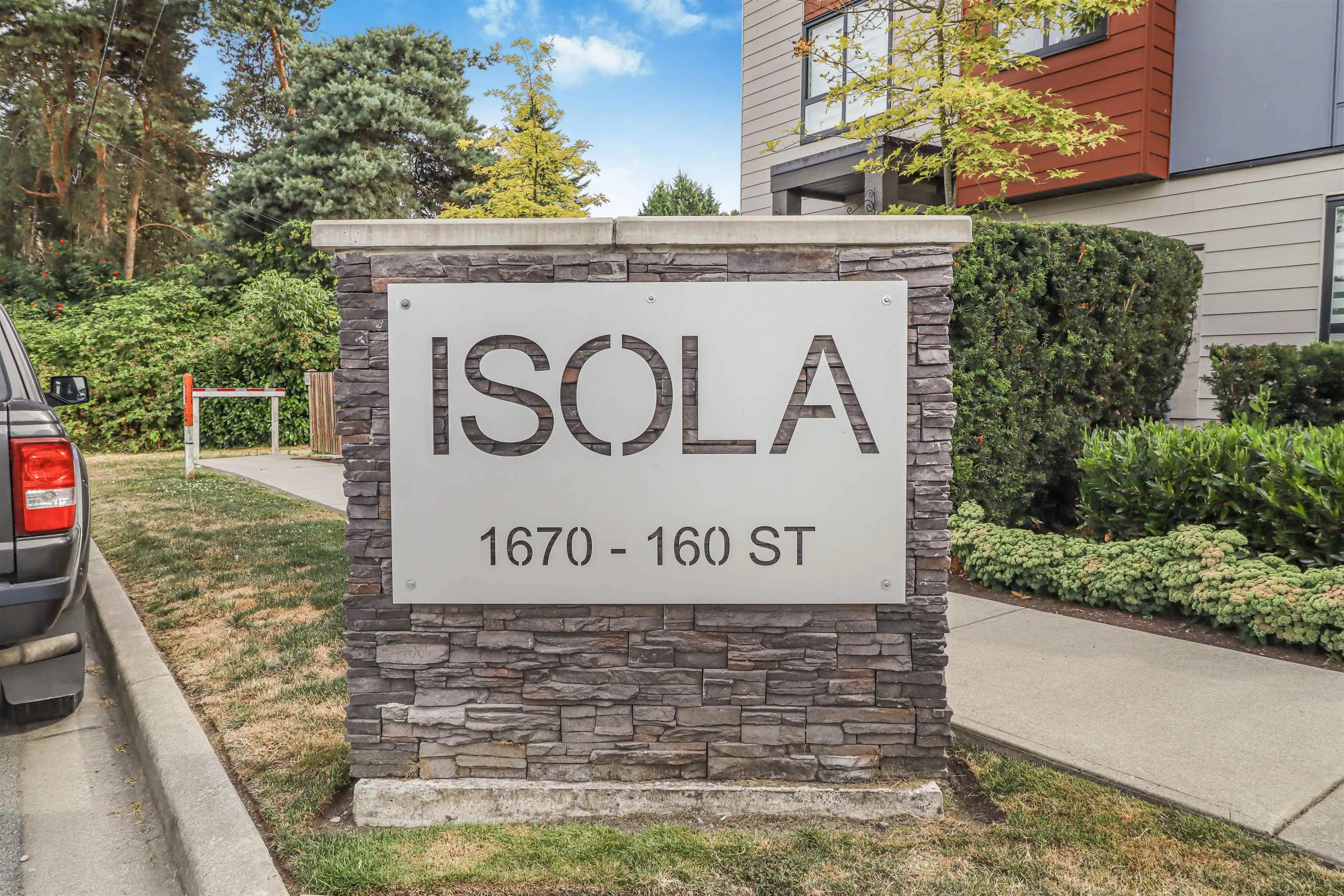 16 1670 160 Street