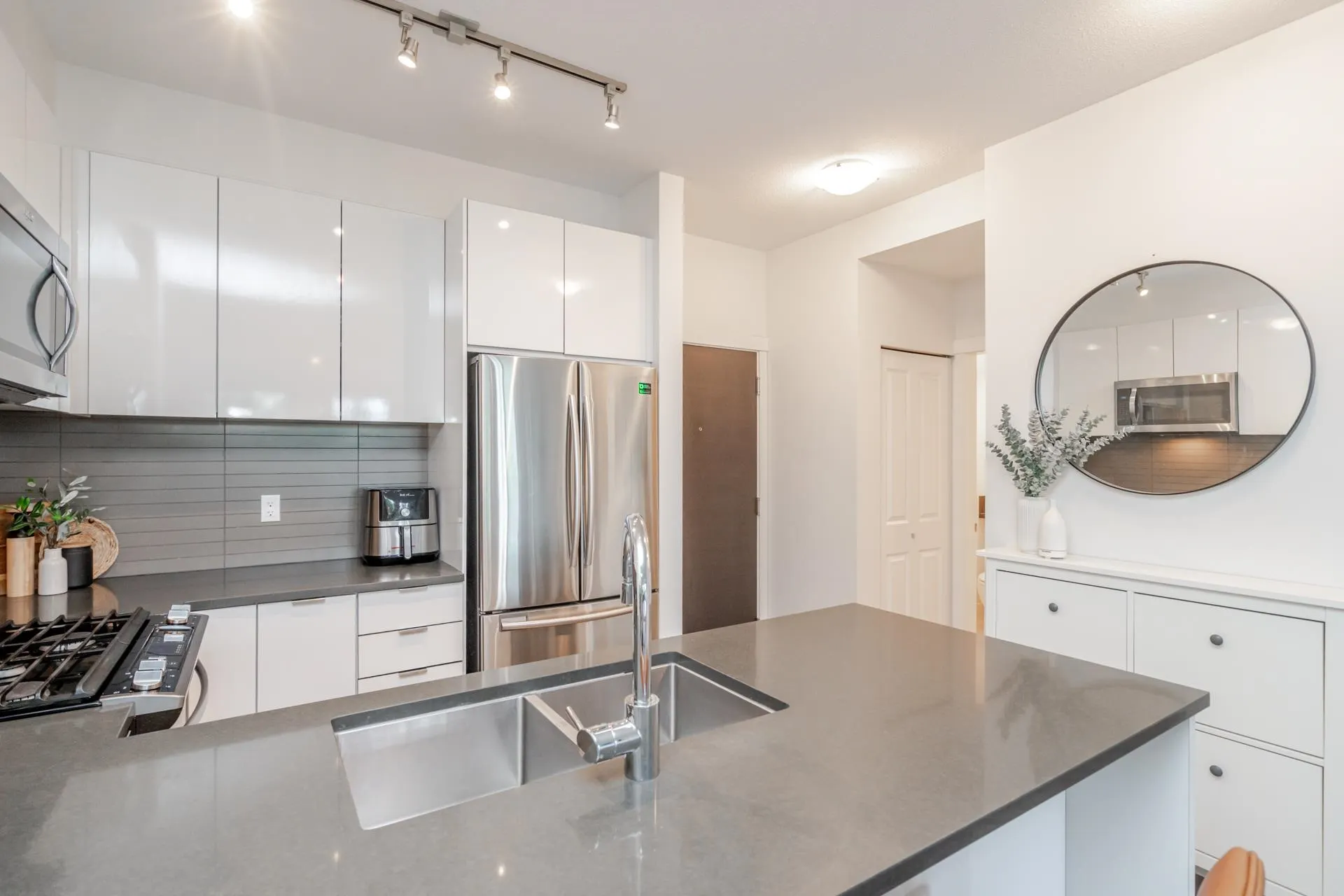 101 15137 33 Avenue
