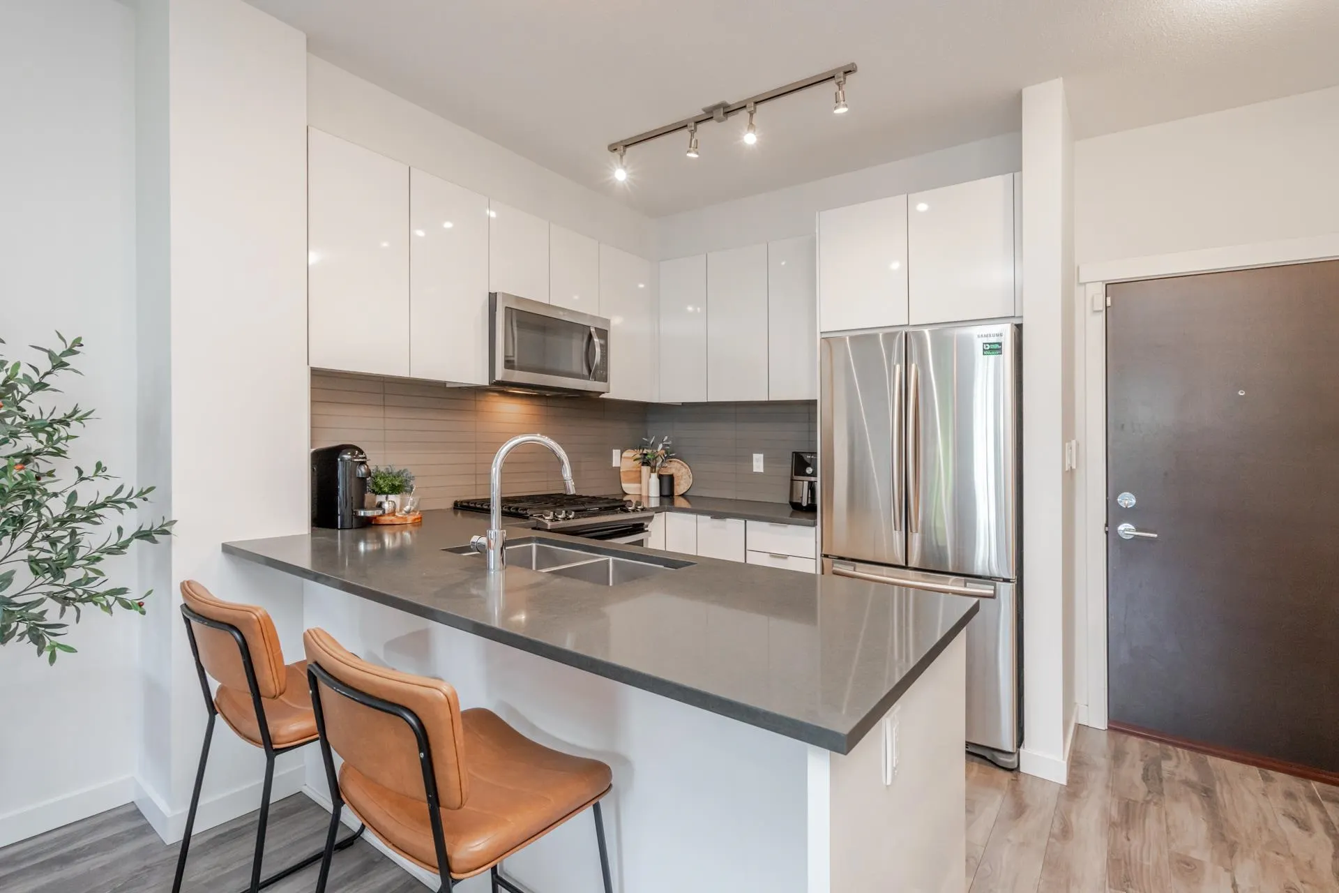 101 15137 33 Avenue