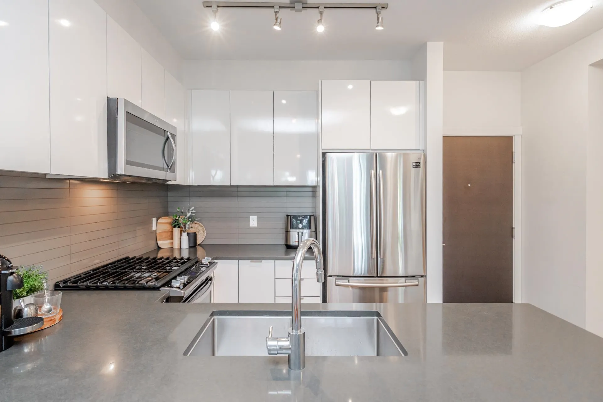 101 15137 33 Avenue