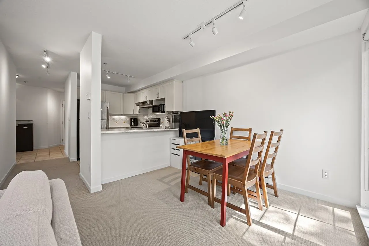 201 5605 Hampton Place