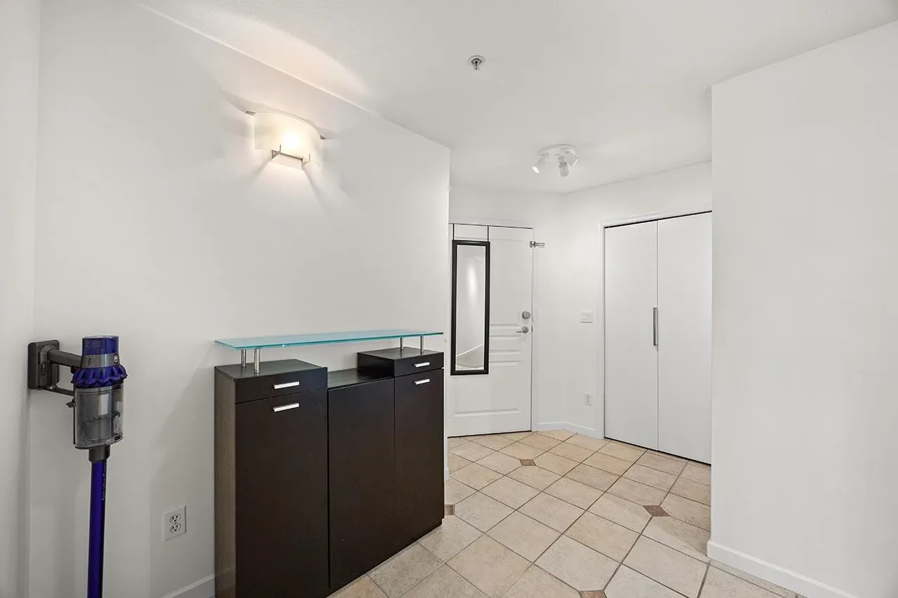 201 5605 Hampton Place