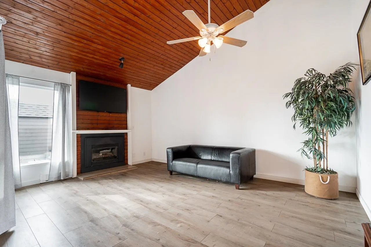 6043 W Greenside Drive