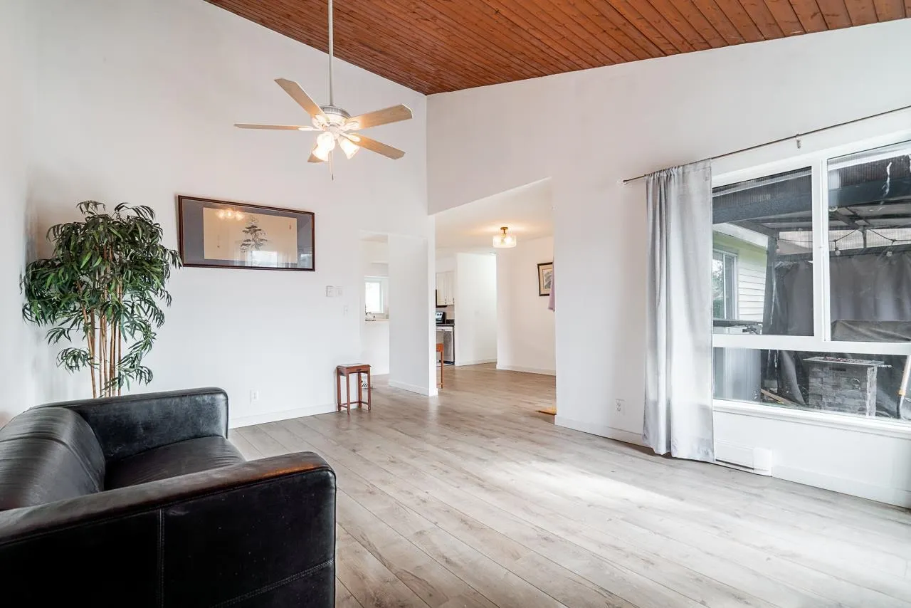 6043 W Greenside Drive