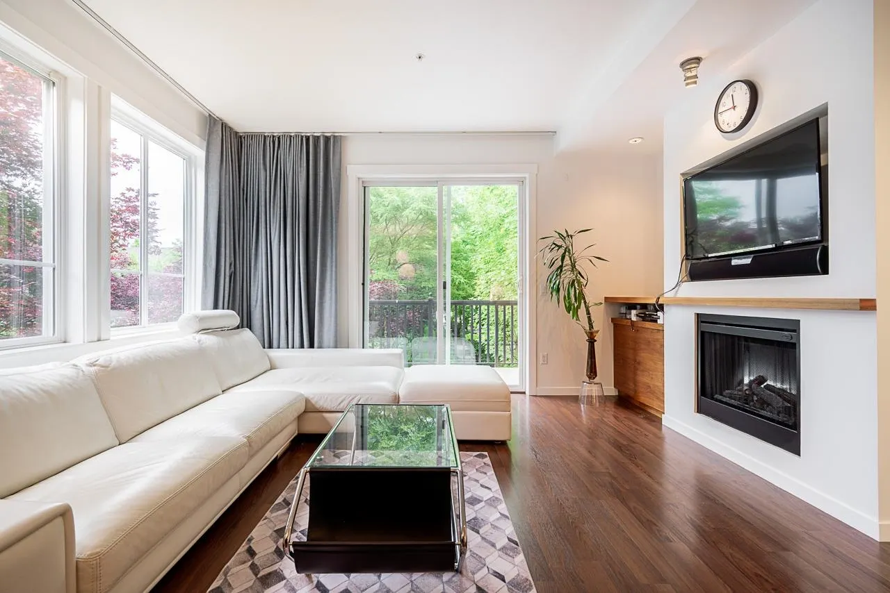 8 2418 Avon Place