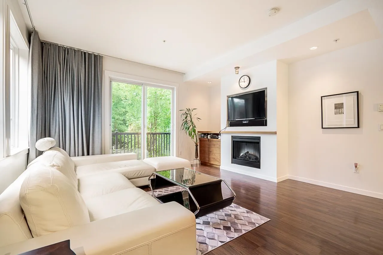 8 2418 Avon Place