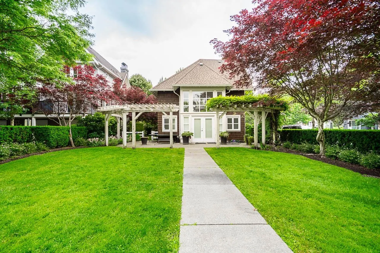 8 2418 Avon Place