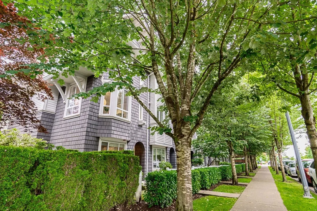 8 2418 Avon Place