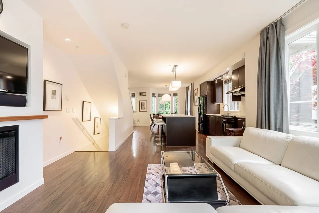 8 2418 Avon Place