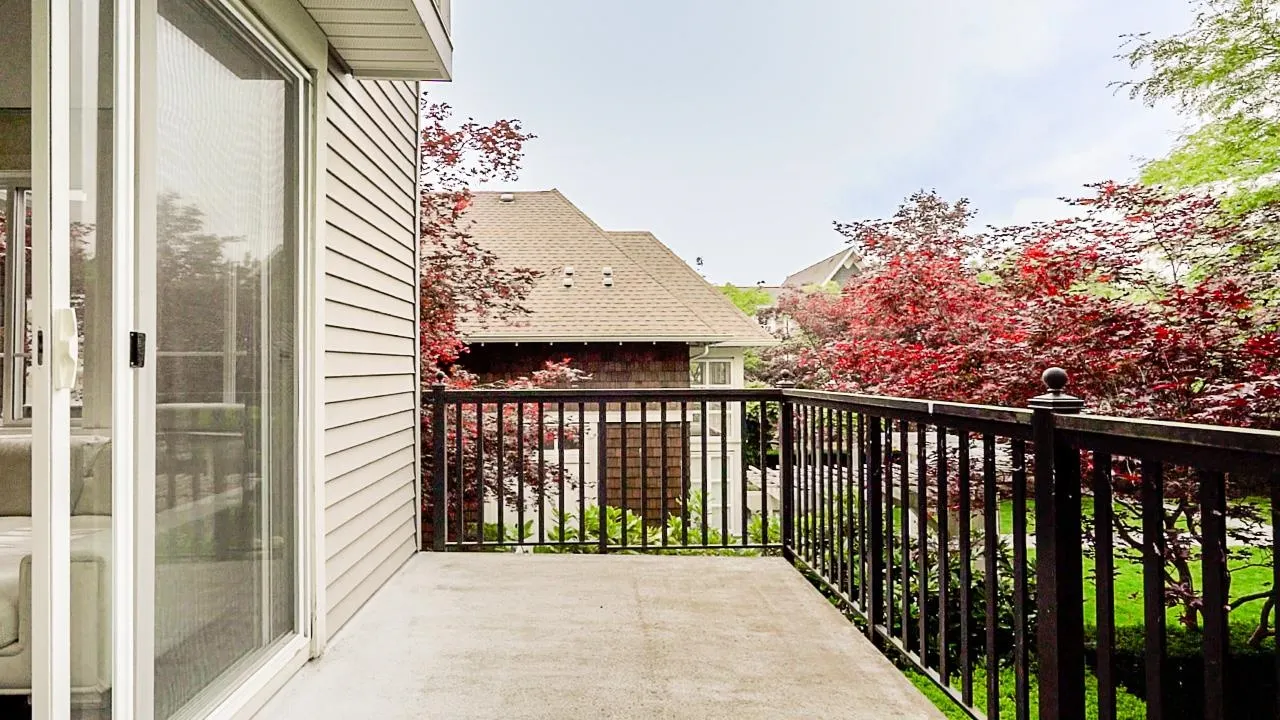 8 2418 Avon Place