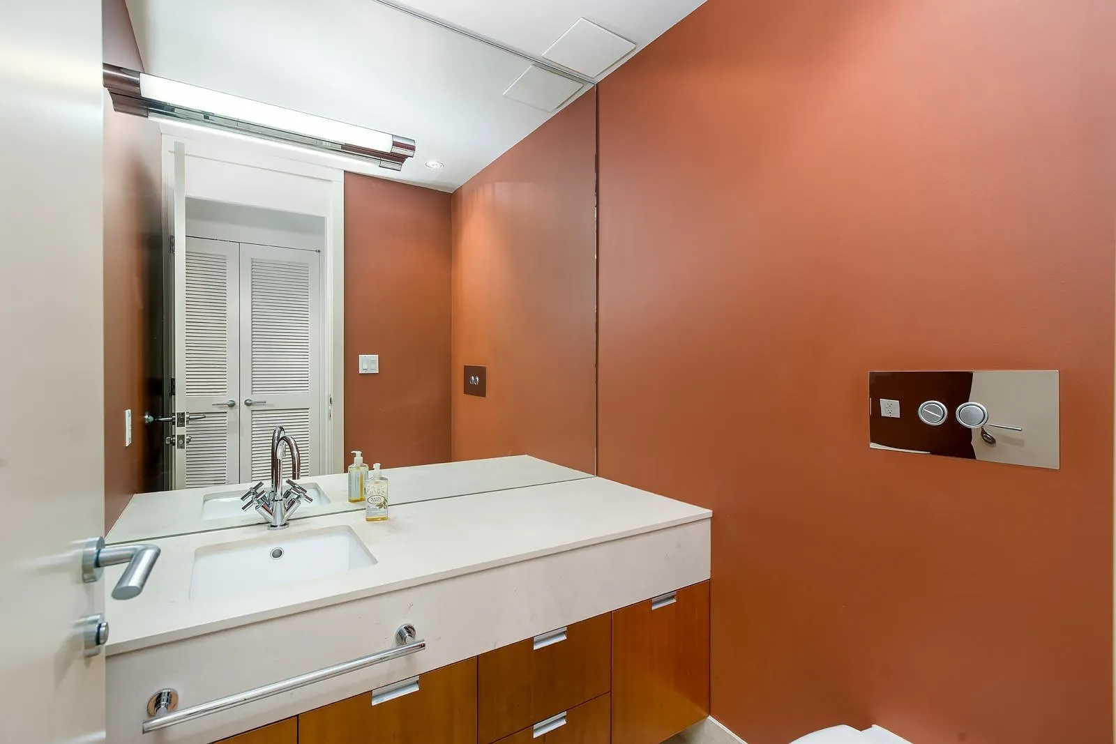 3102 1077 W Cordova Street