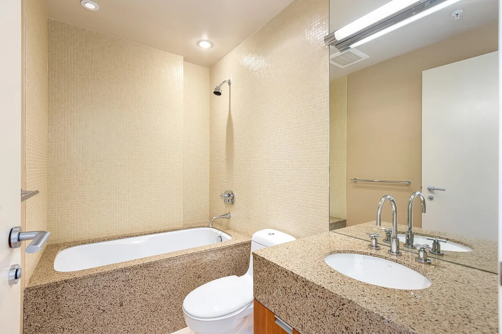 3102 1077 W Cordova Street