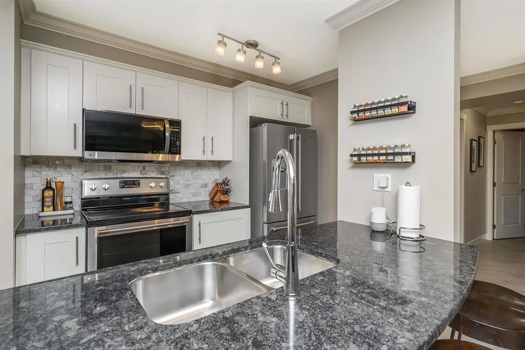 111 19340 65 Avenue