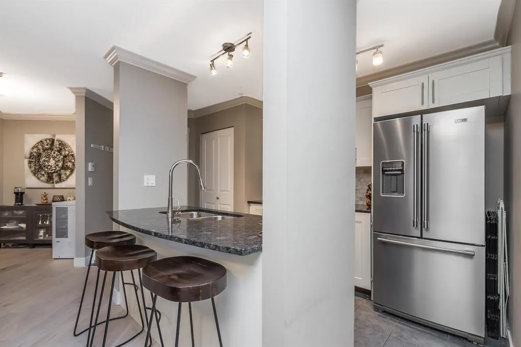 111 19340 65 Avenue