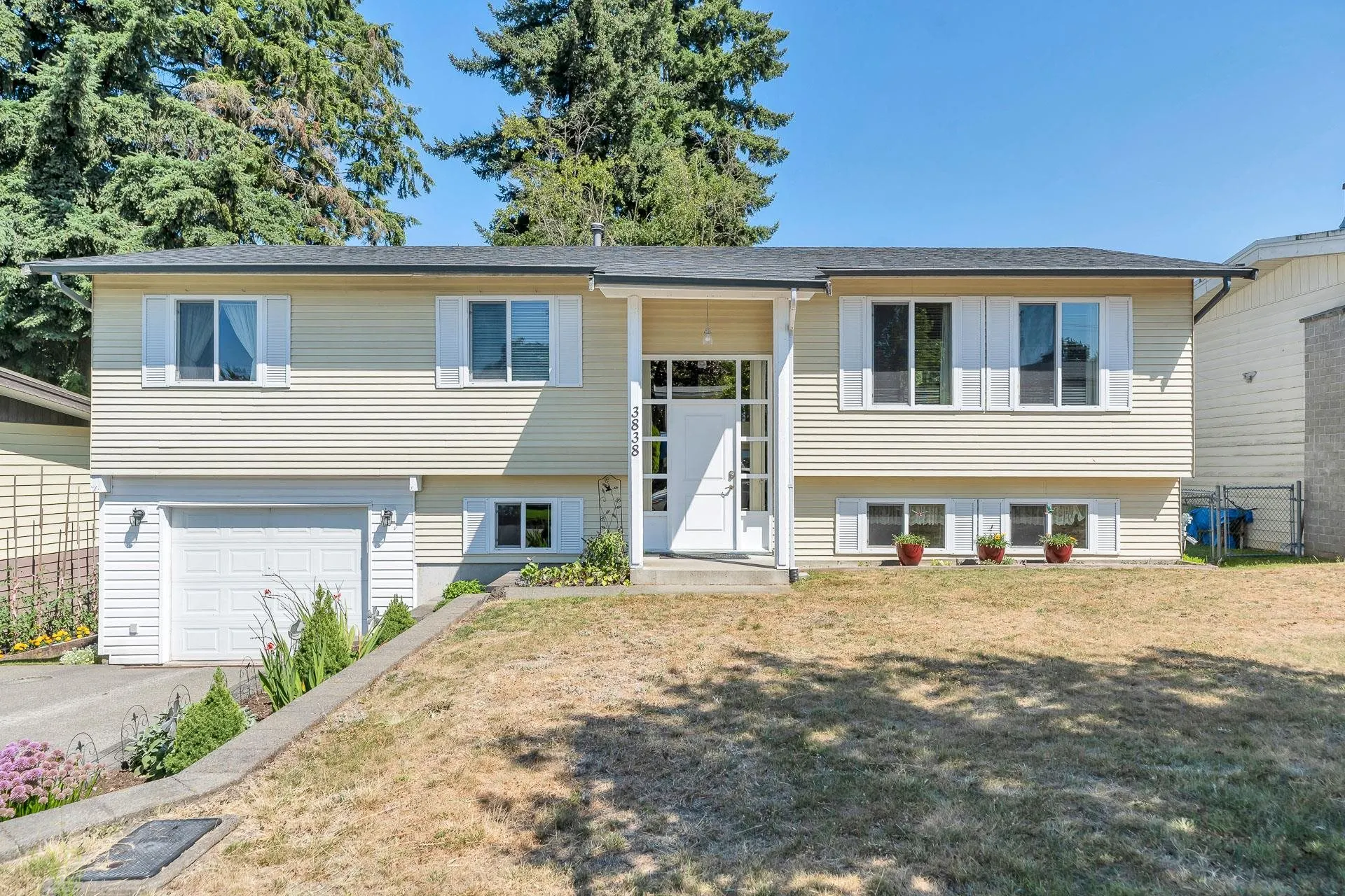 3838 Chadsey Crescent