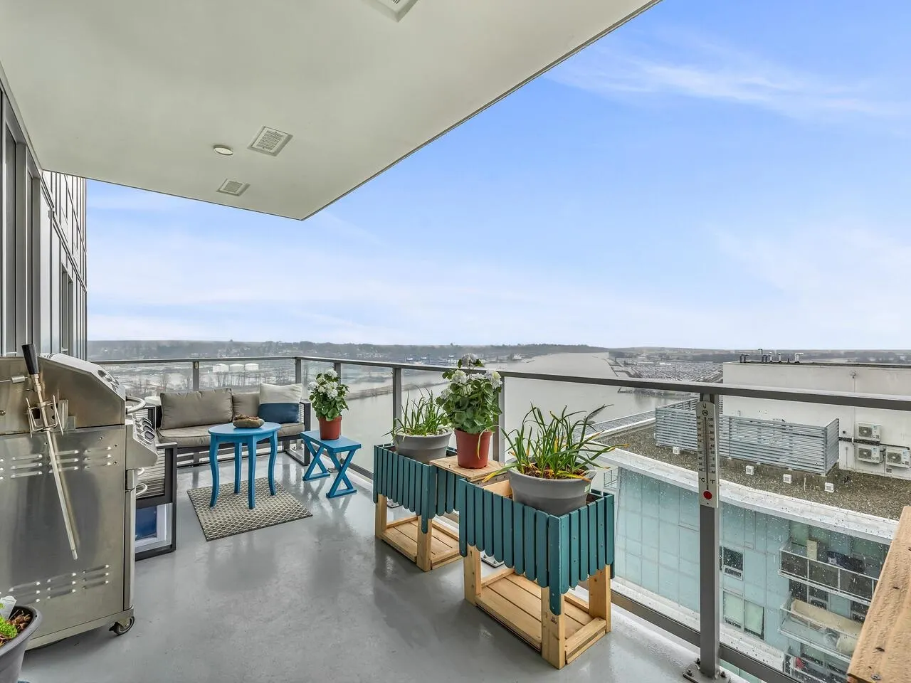 3203 908 Quayside Drive