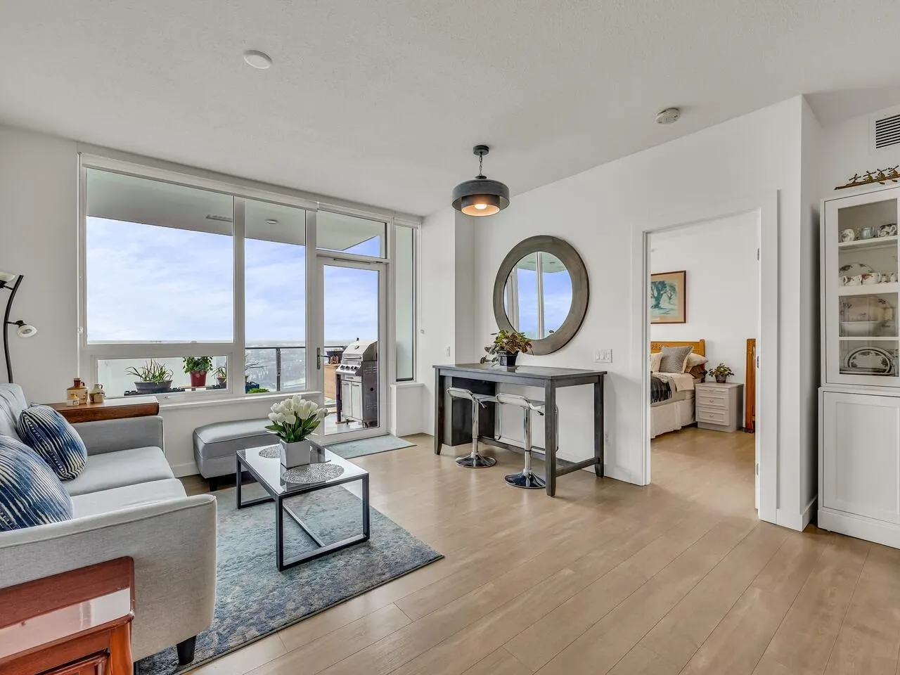 3203 908 Quayside Drive