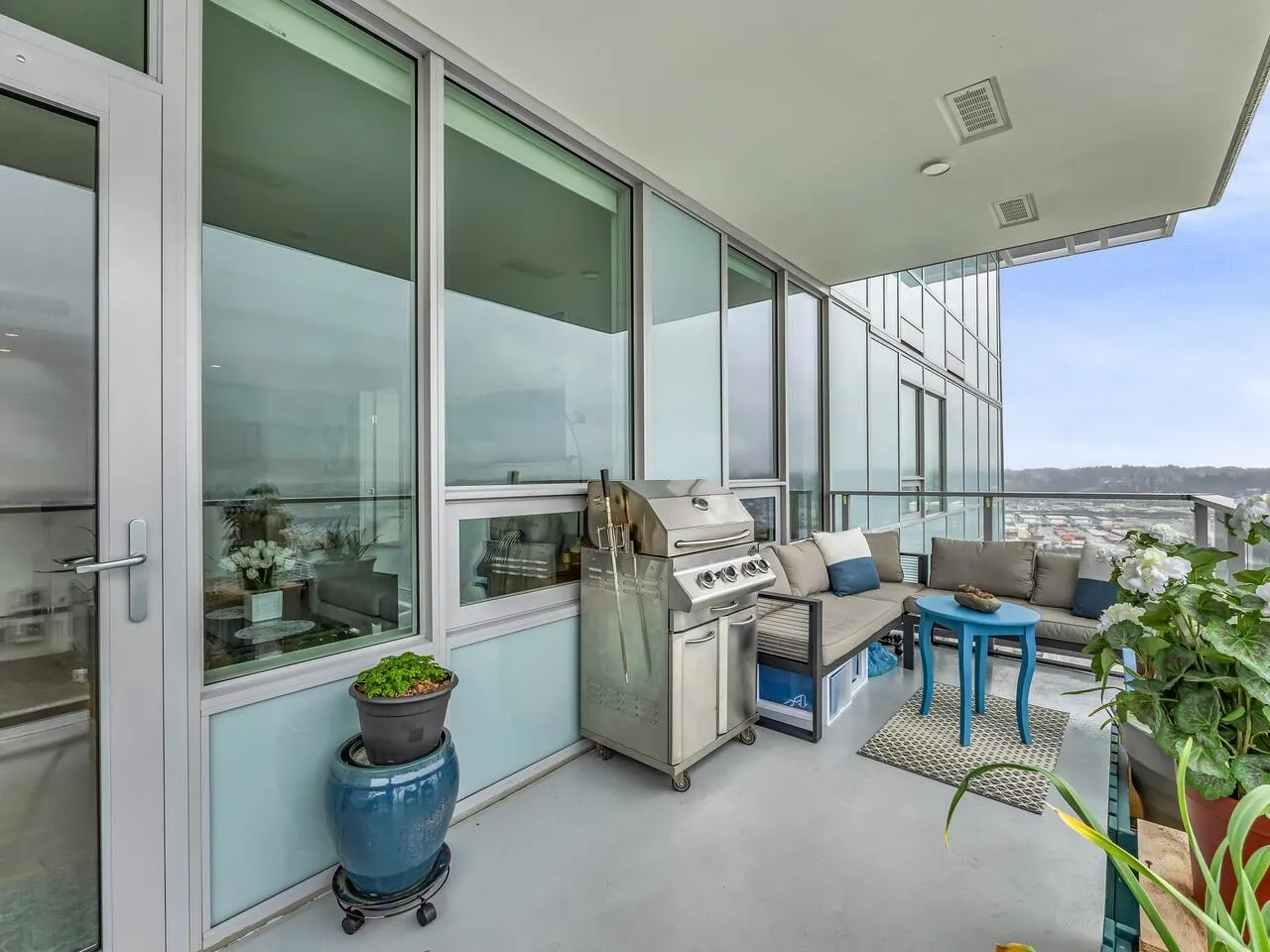 3203 908 Quayside Drive