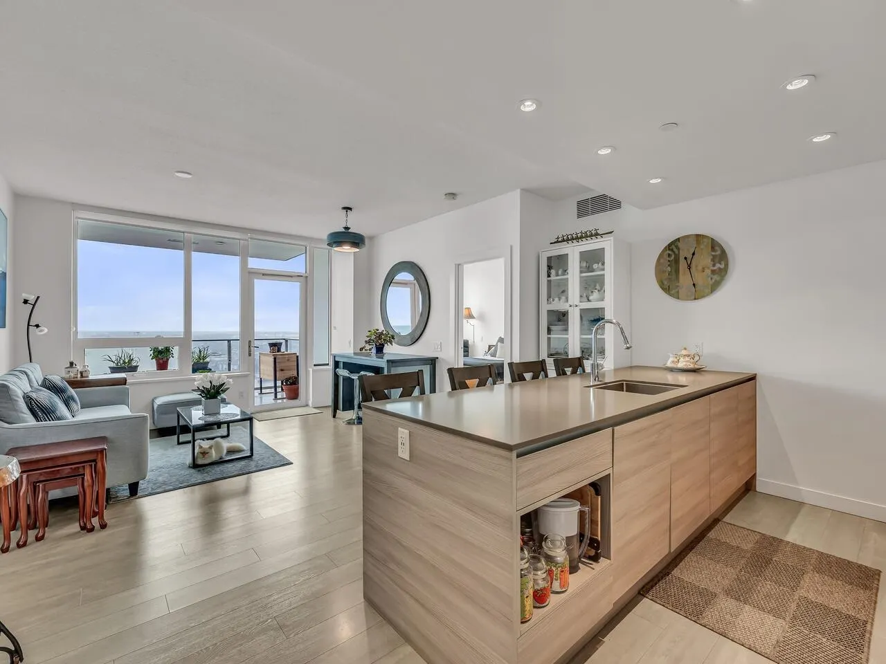 3203 908 Quayside Drive
