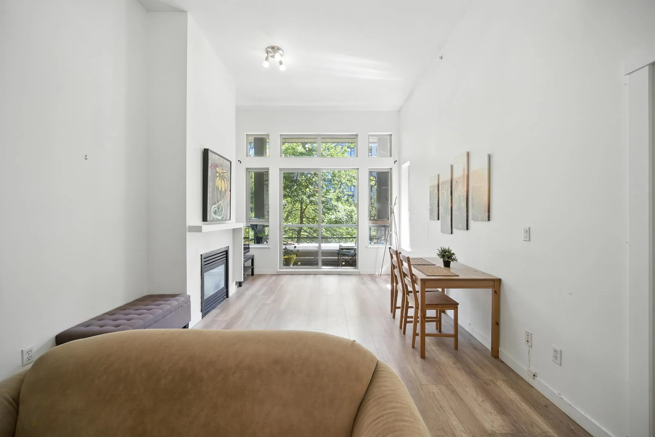 407 9319 University Crescent