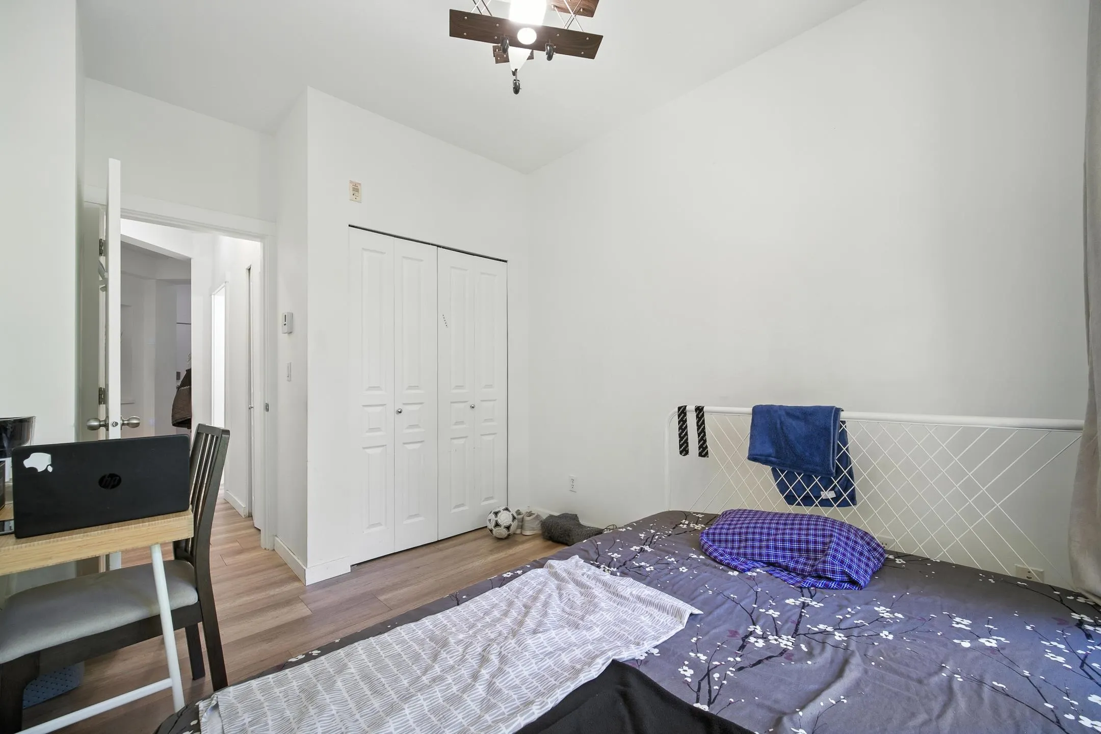 407 9319 University Crescent