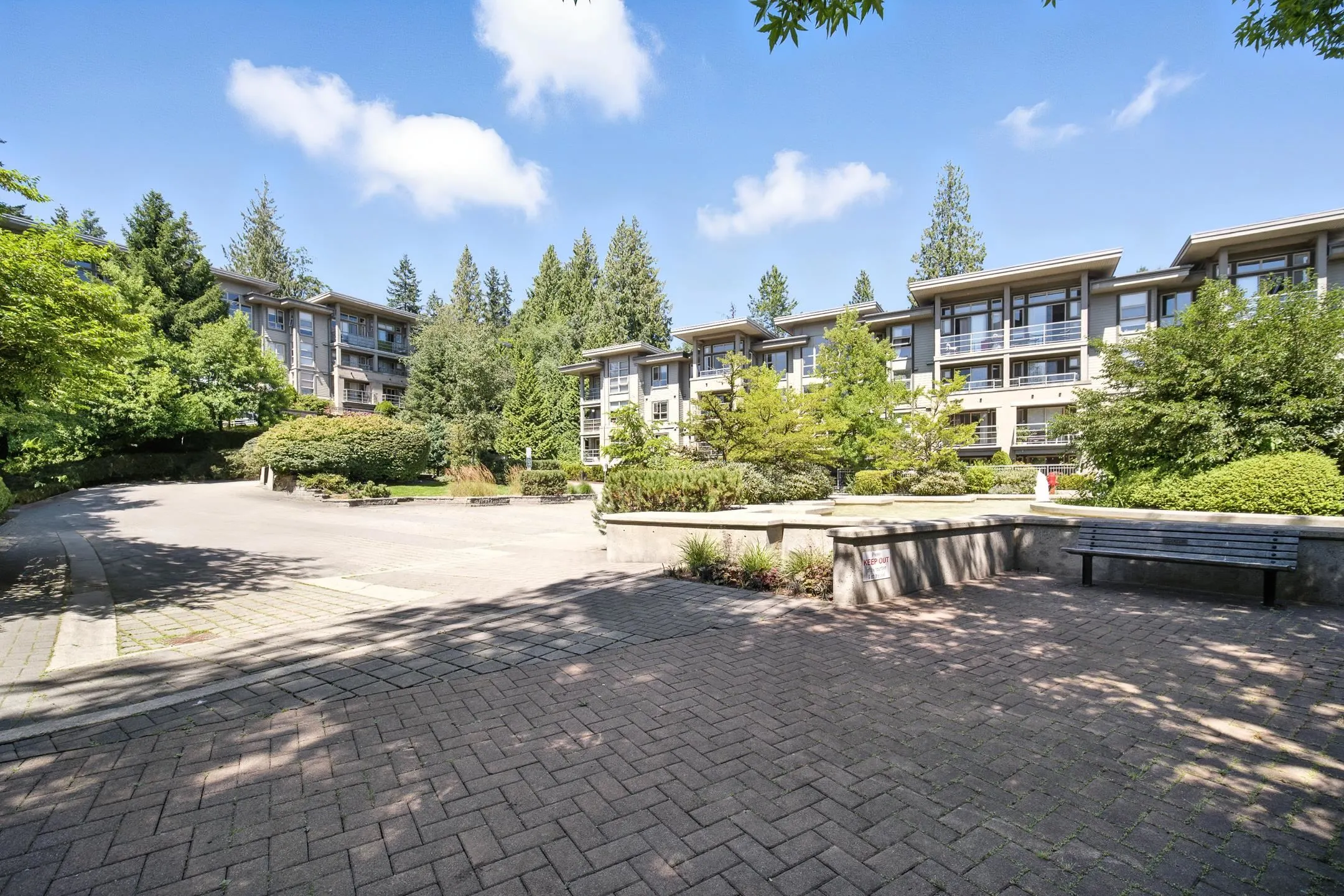 407 9319 University Crescent